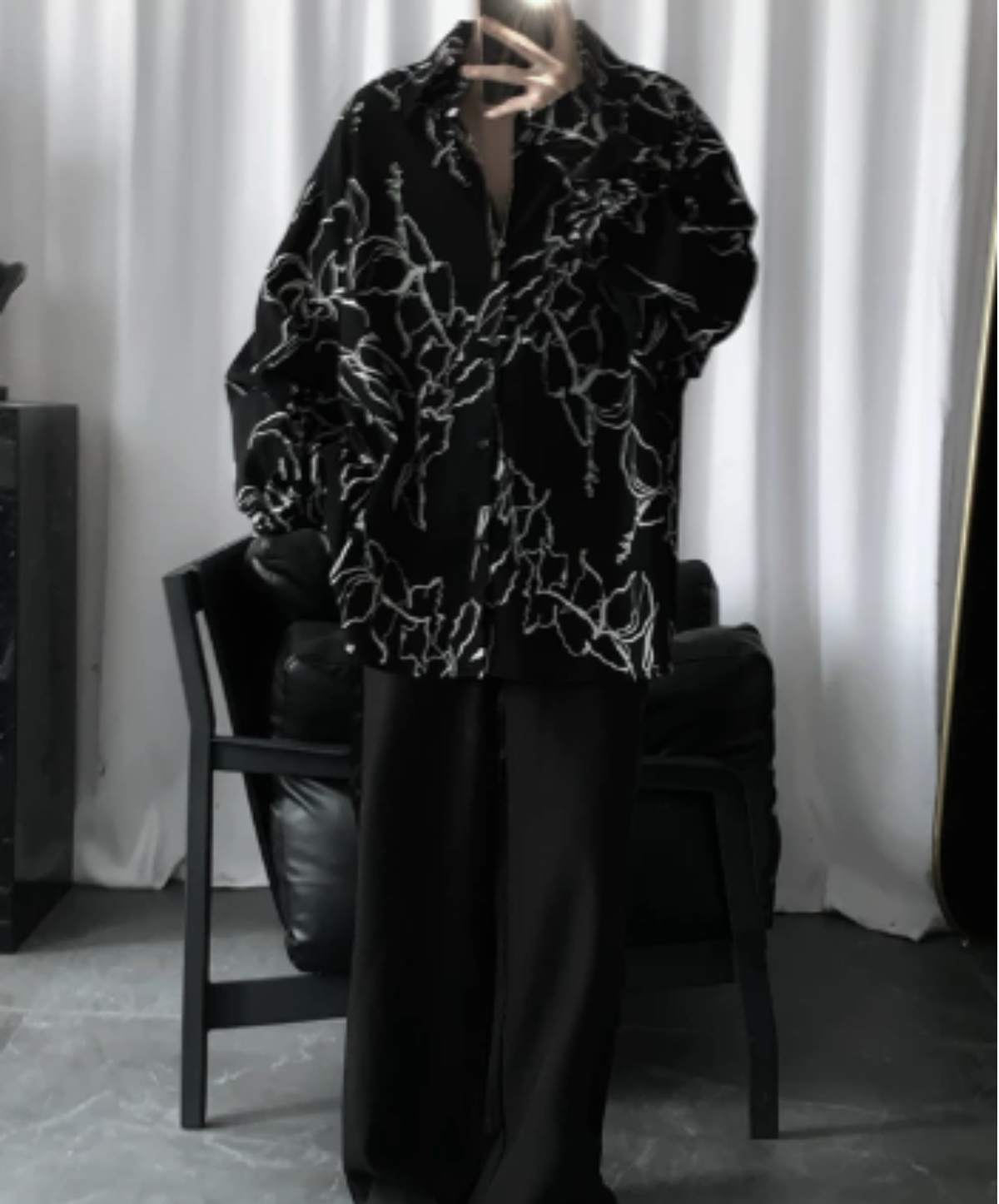 dark loose-fit line art print shirt EN3172