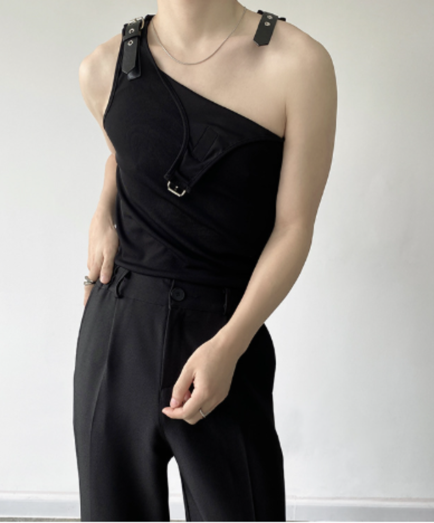 shoulder buckle strap tank top EN2900
