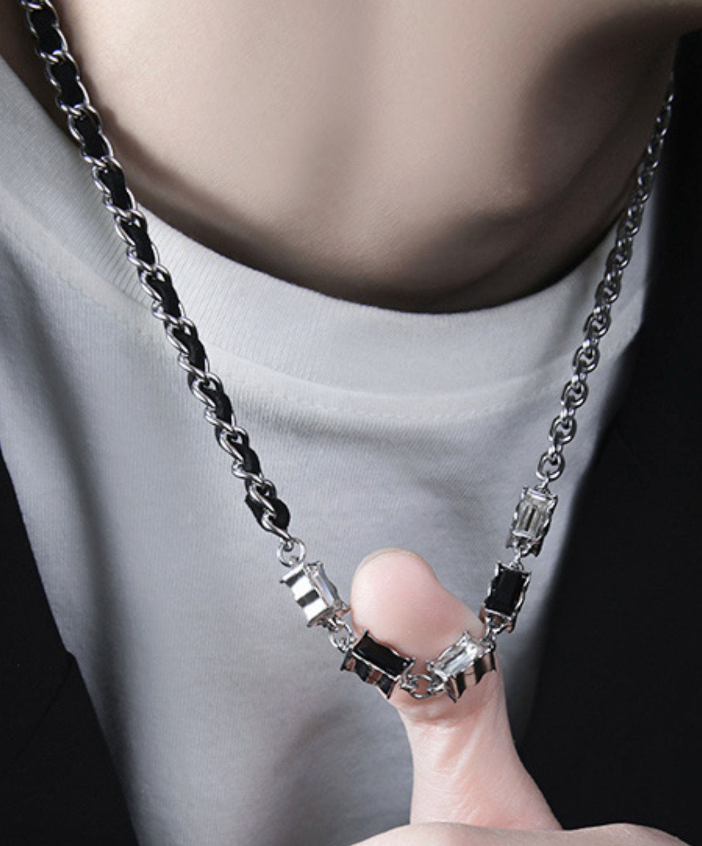 square black & clear stone necklace EN2739