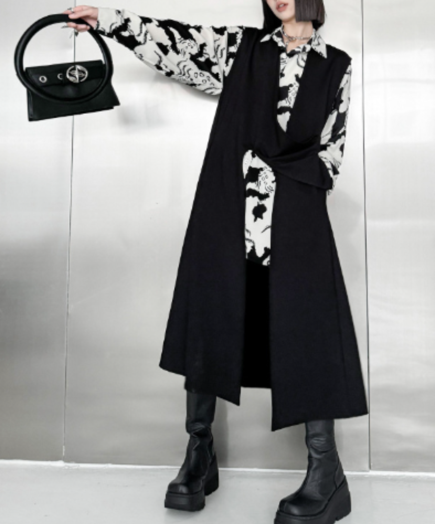 asymmetrical long-length vest  EN3111