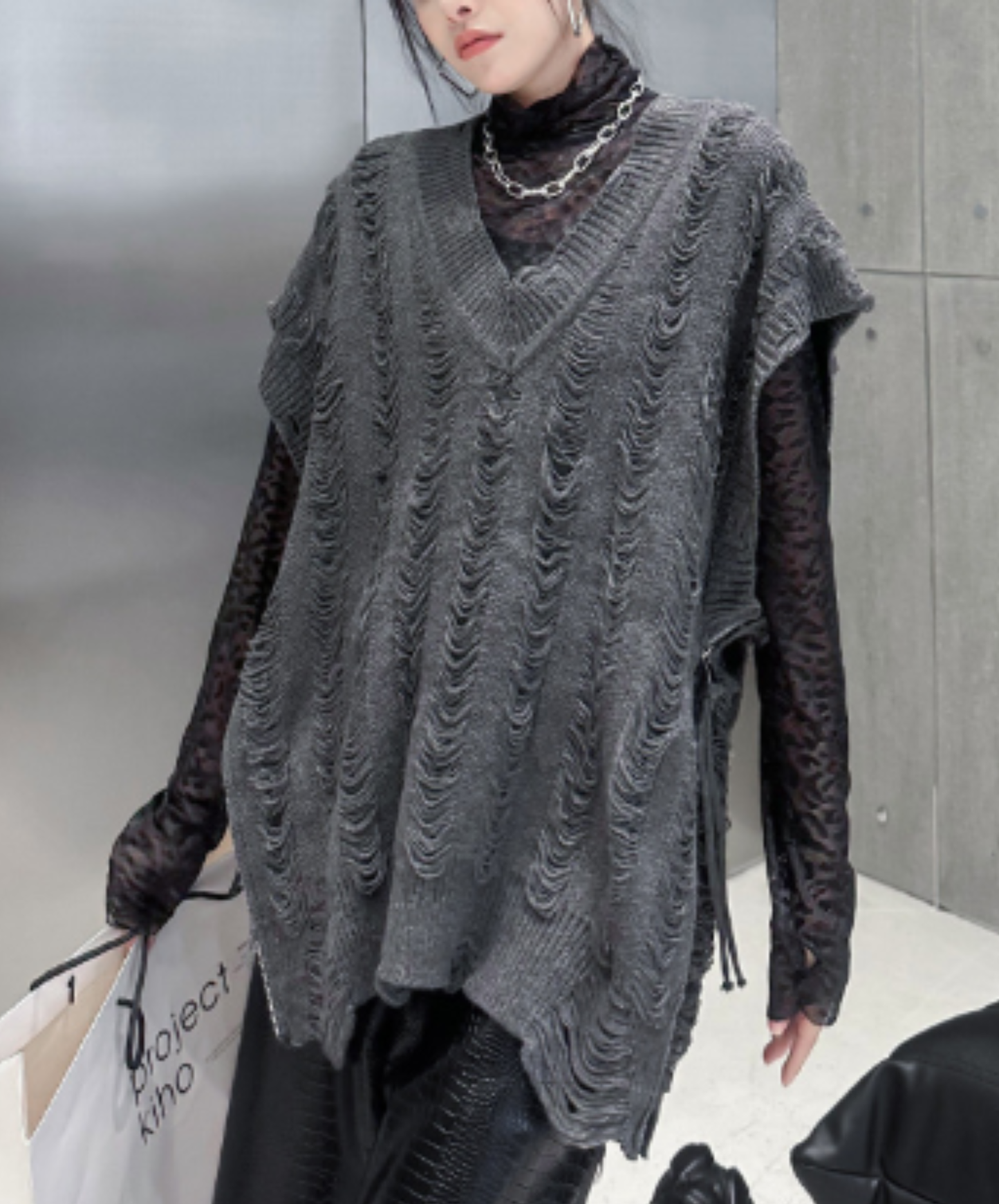 distressed v-neck sweater EN3122