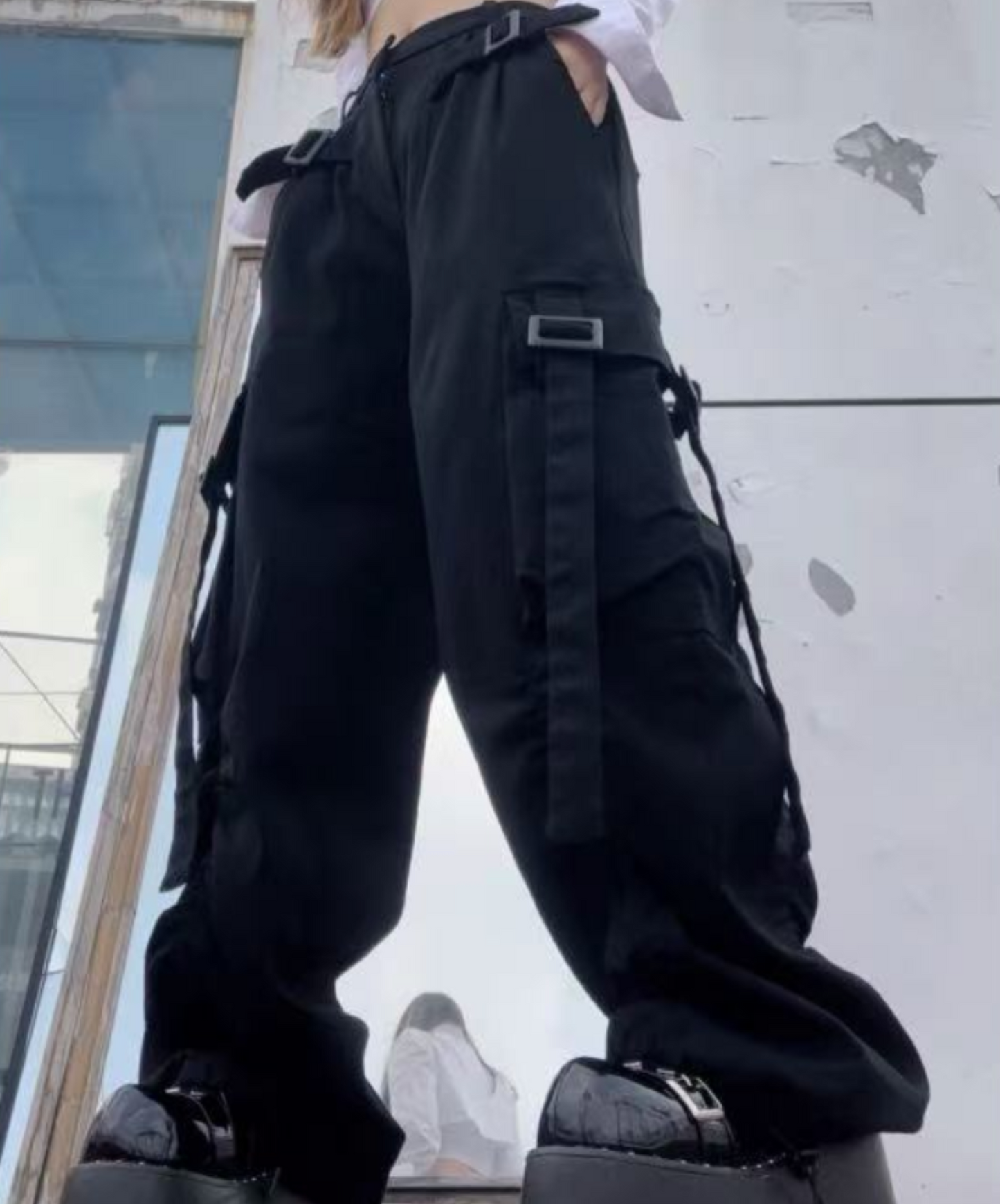 dark belt accent design cargo pants EN2017