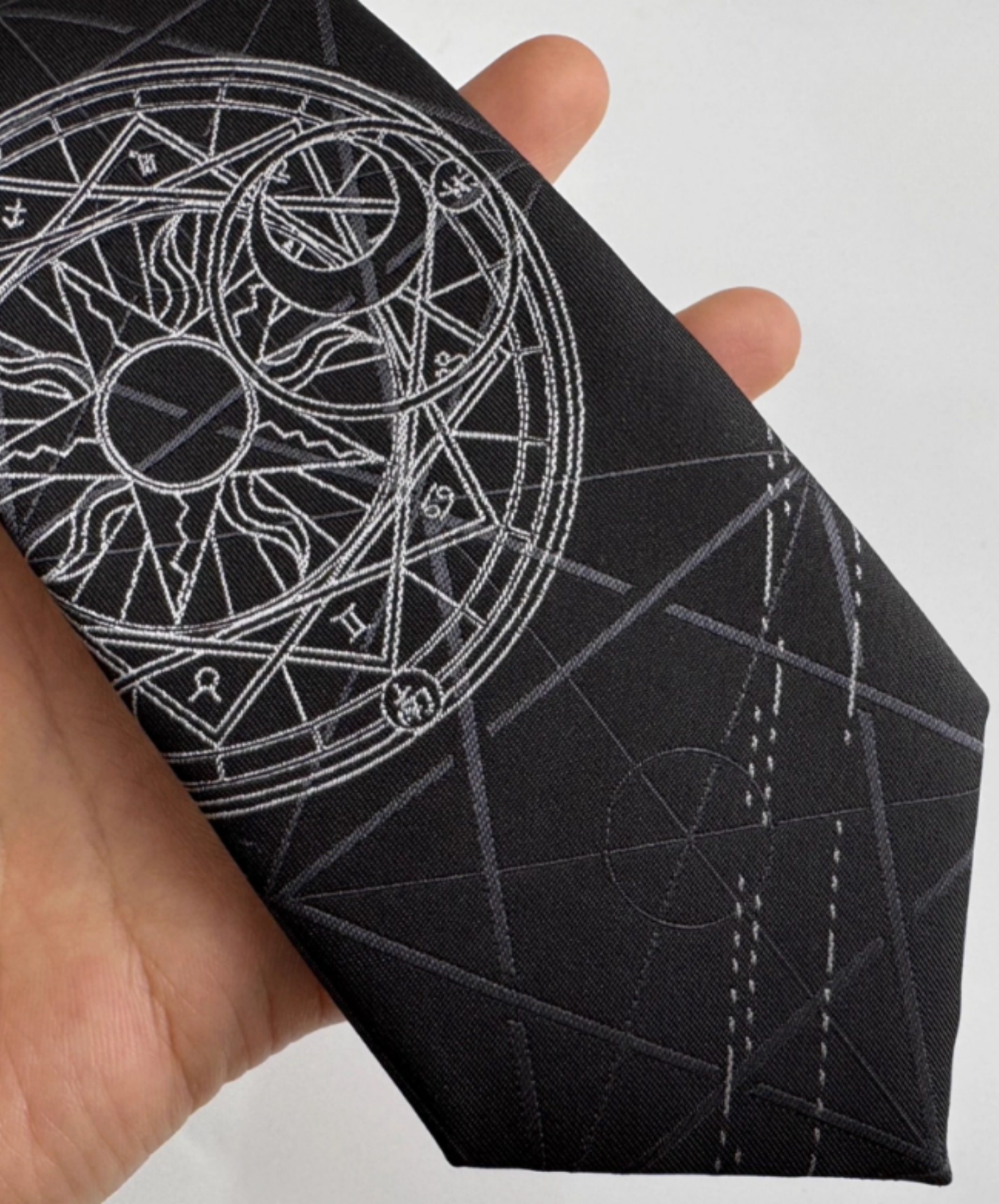 magic circle embroidery necktie EN2674