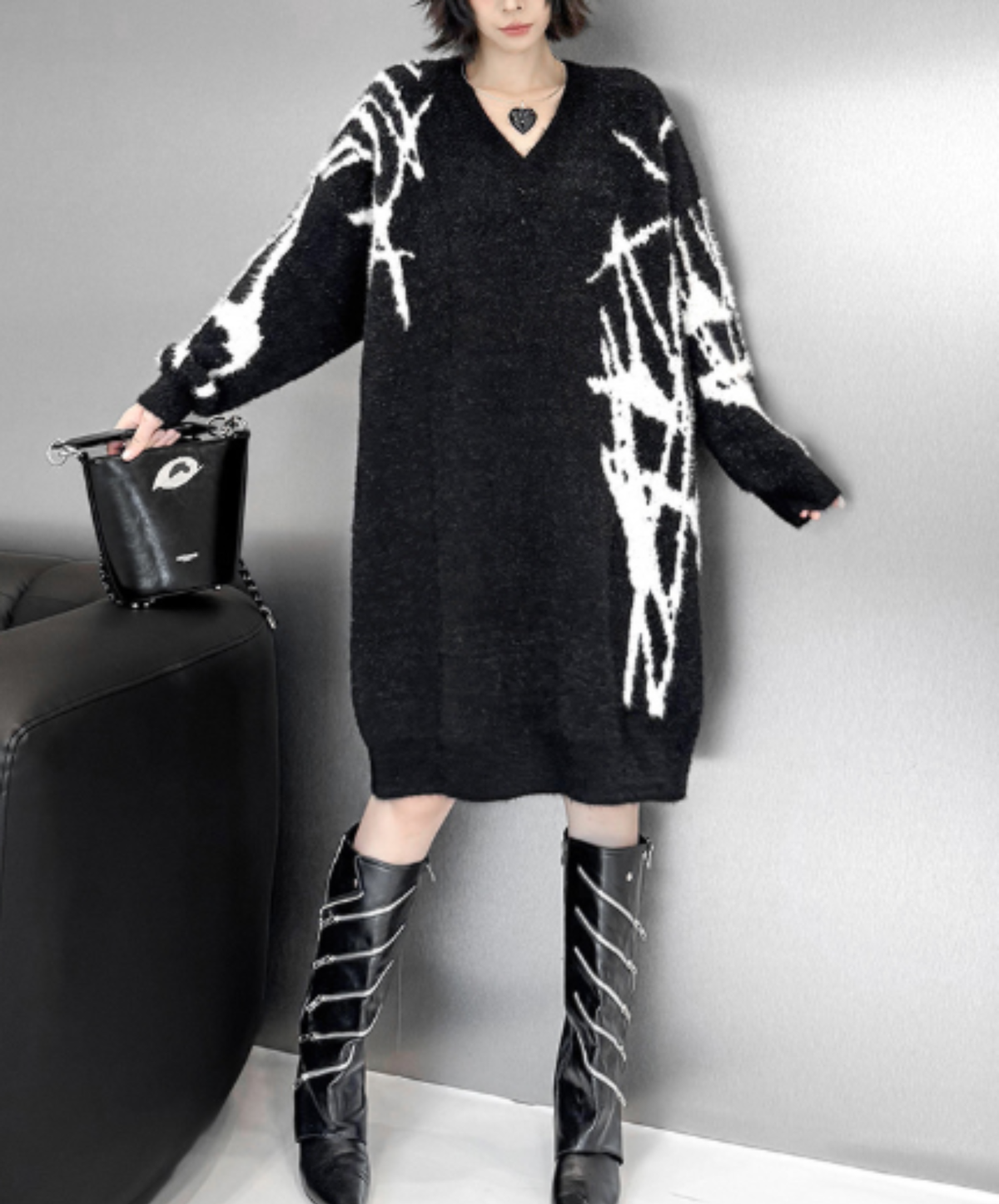v-neck with a painted graphic sweater EN3202