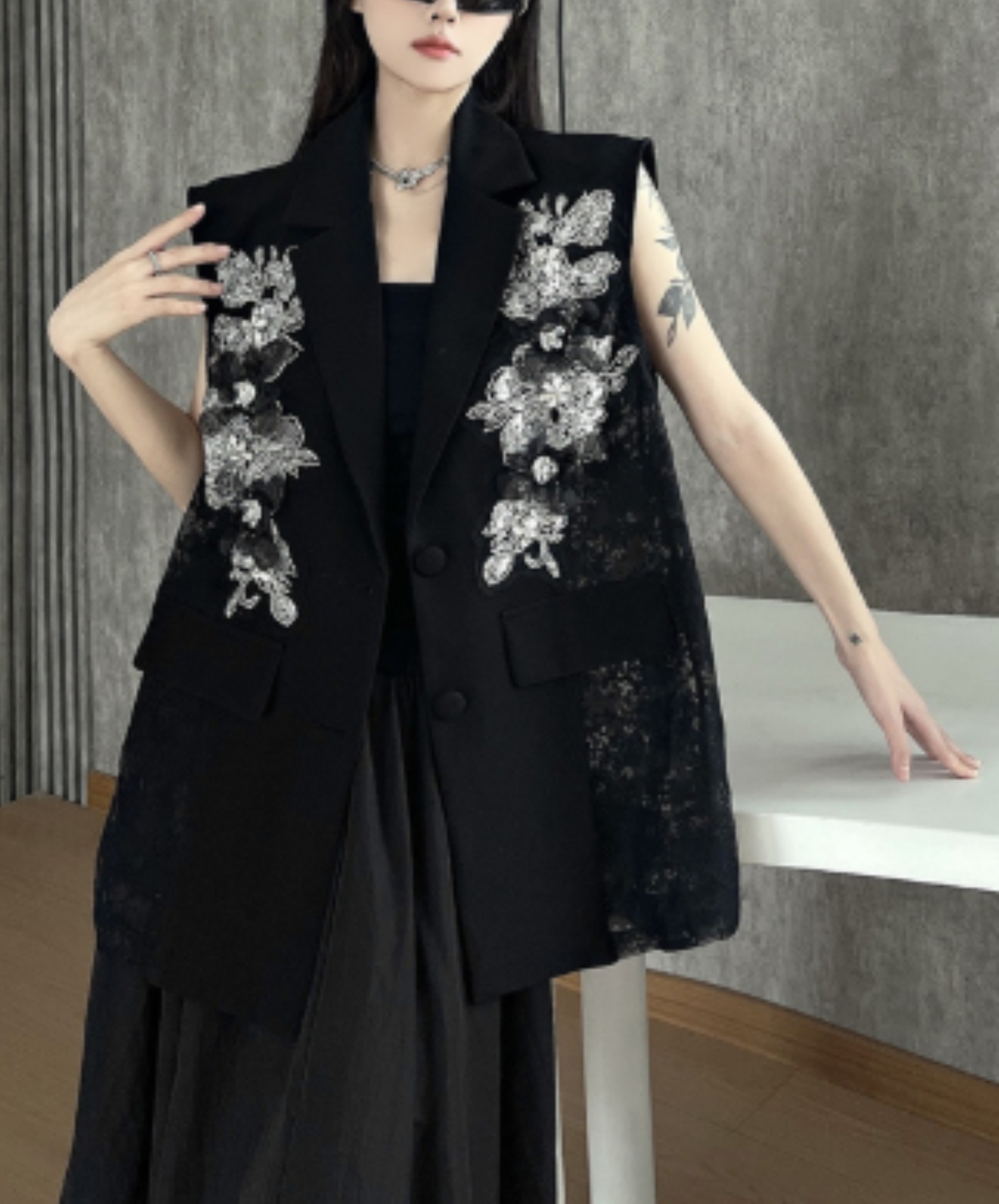 embroidered lightweight lace vest EN2914