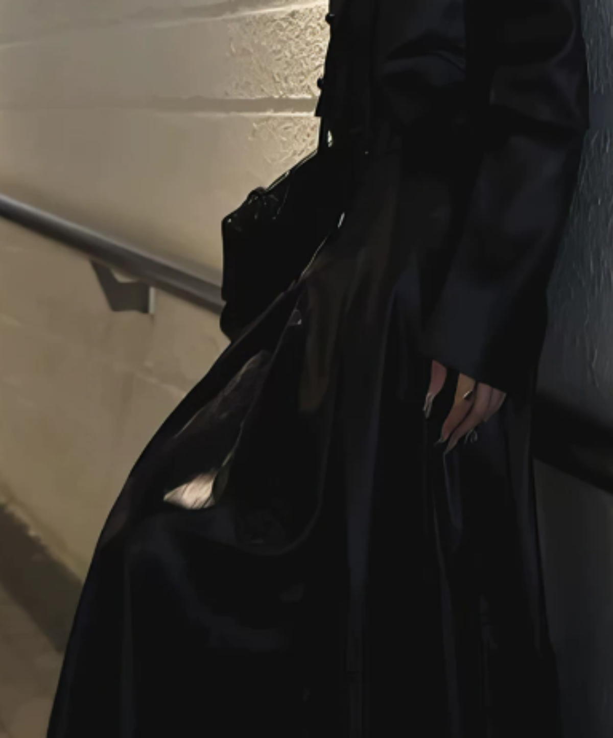 dark long-length design with pleated panels skirt EN3193
