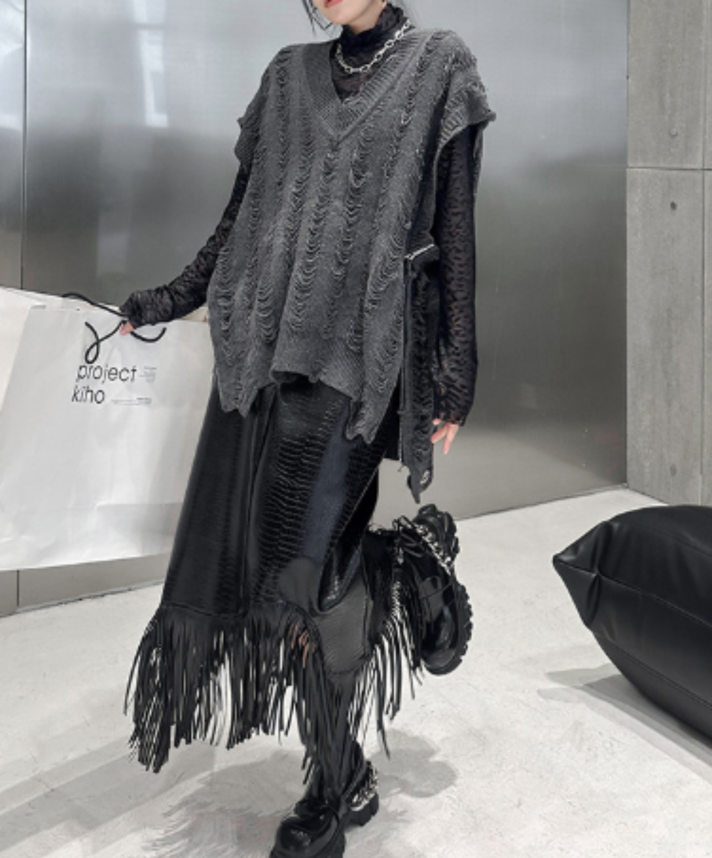 distressed v-neck sweater EN3122