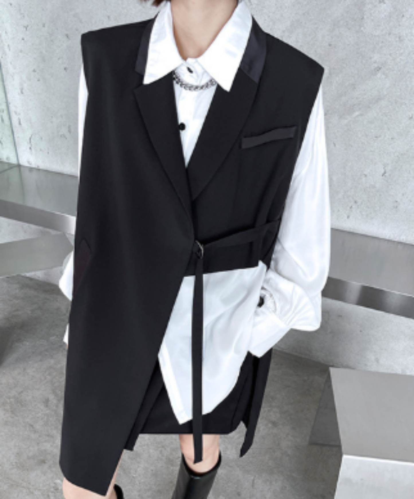 dark artistic and irregular designs vest EN2981
