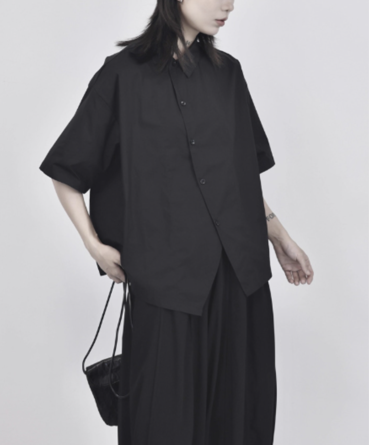 diagonal placket design, mid-length shirt EN2970
