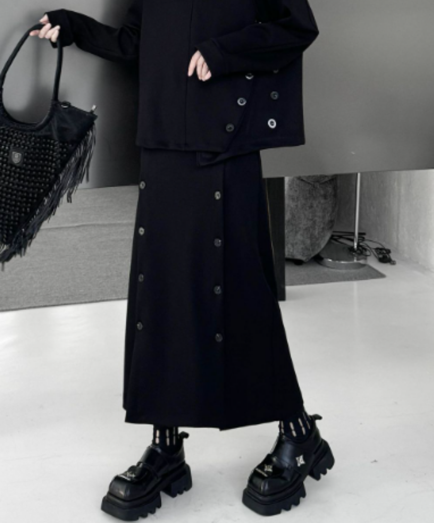 button-detail back slit skirt EN3150