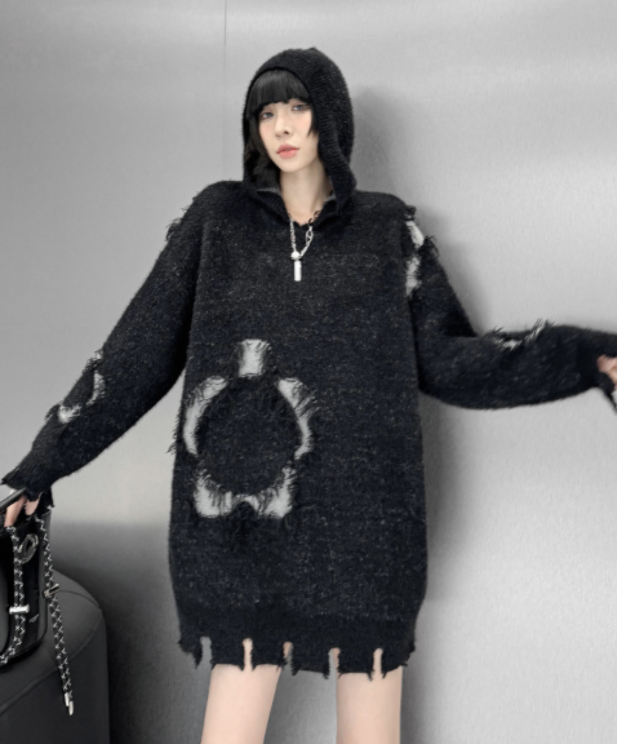 circle graphic with distressed finish sweater EN3203