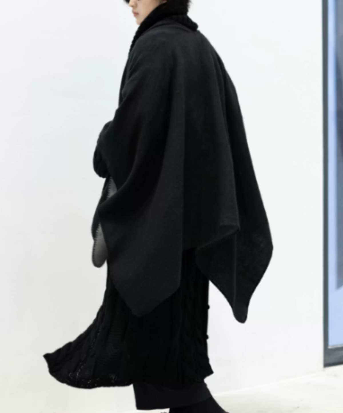 large-scale graceful drape lines cape EN3218