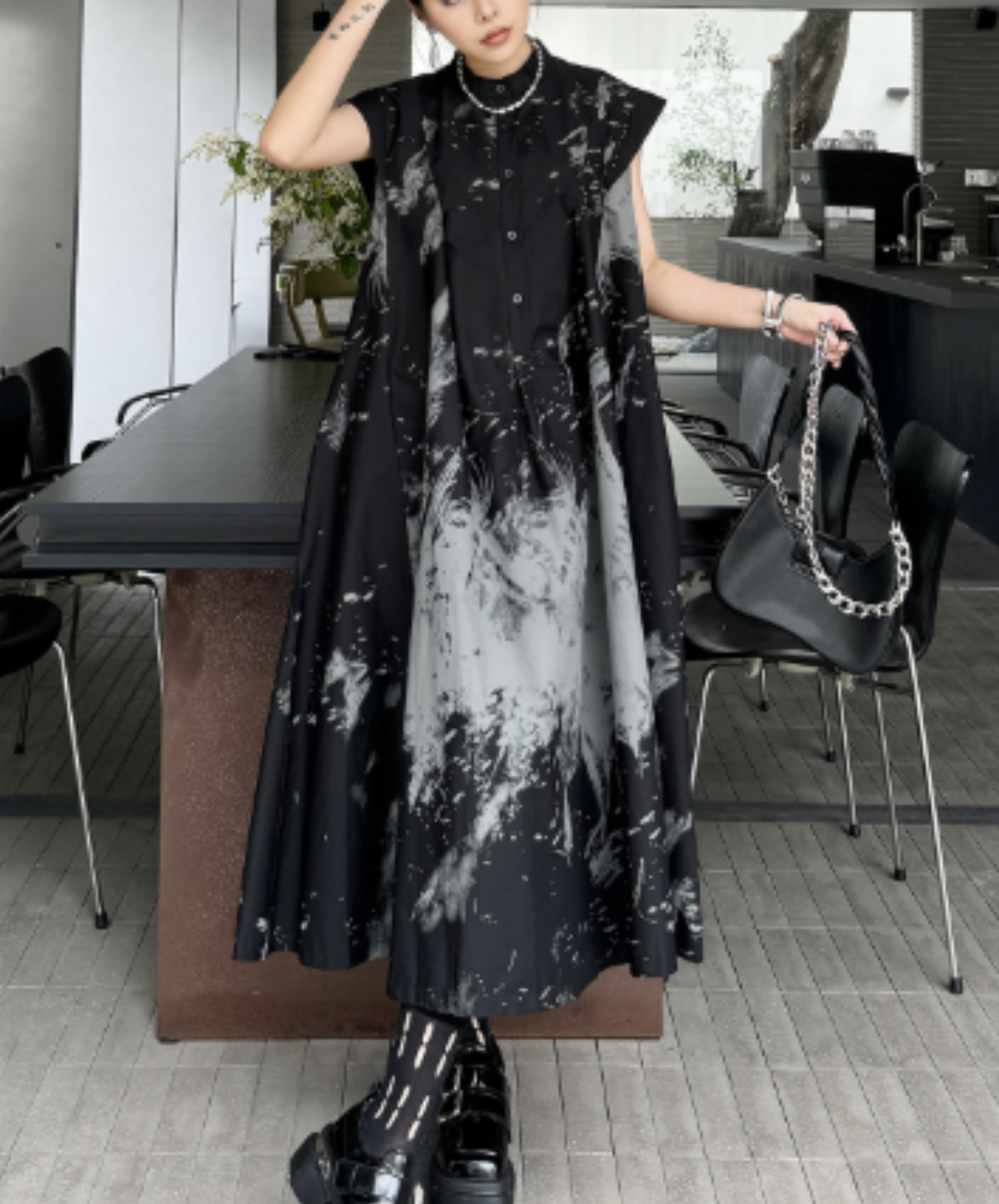 dark retro-print sleeveless top long shirt EN3103