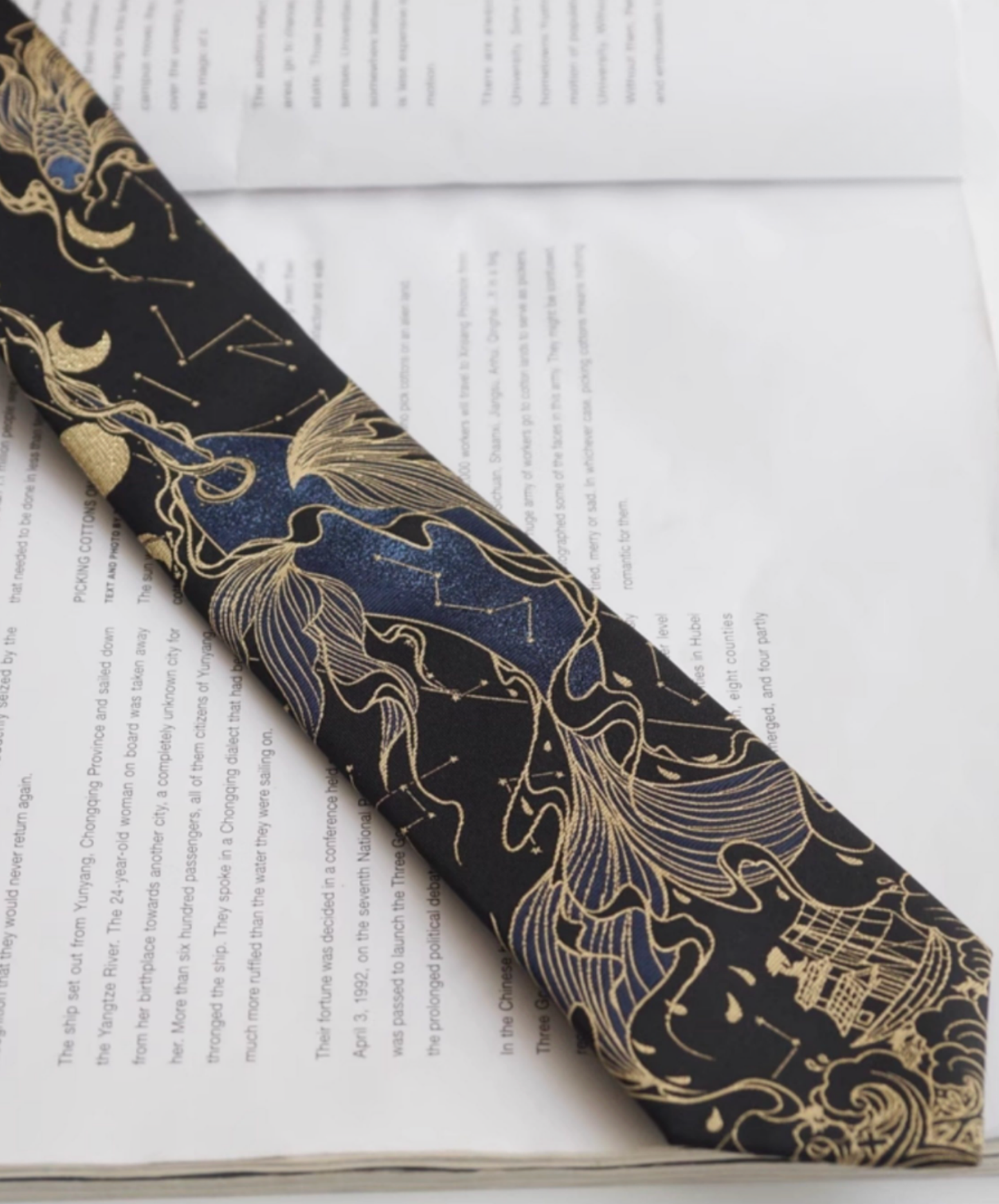 fantastic goldfish necktie EN2675