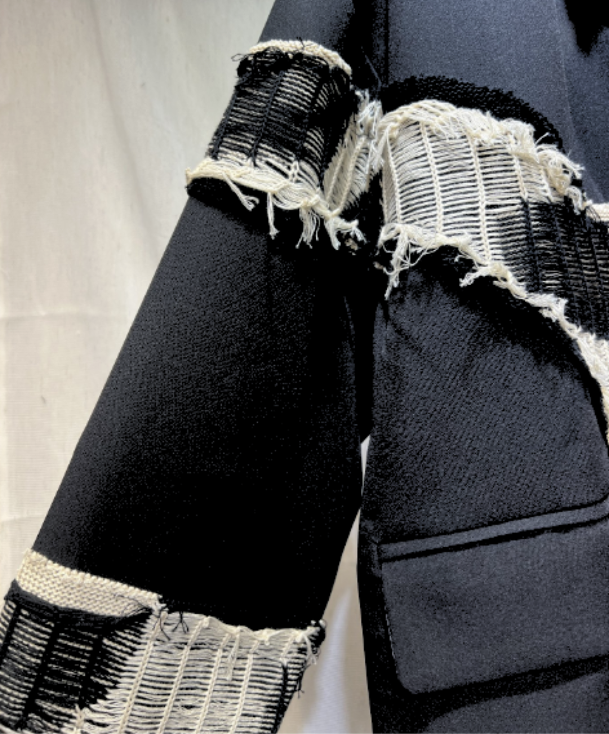 distressed-style mesh paneling jacket EN3229
