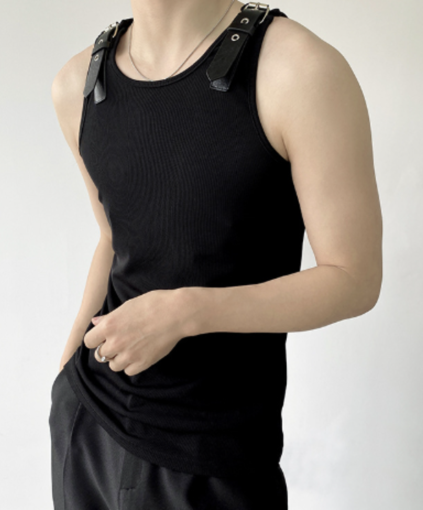shoulder buckle strap tank top EN2900