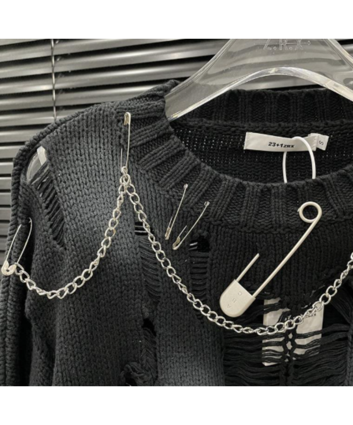 distressed chain & safety pin decoration sweater EN3141