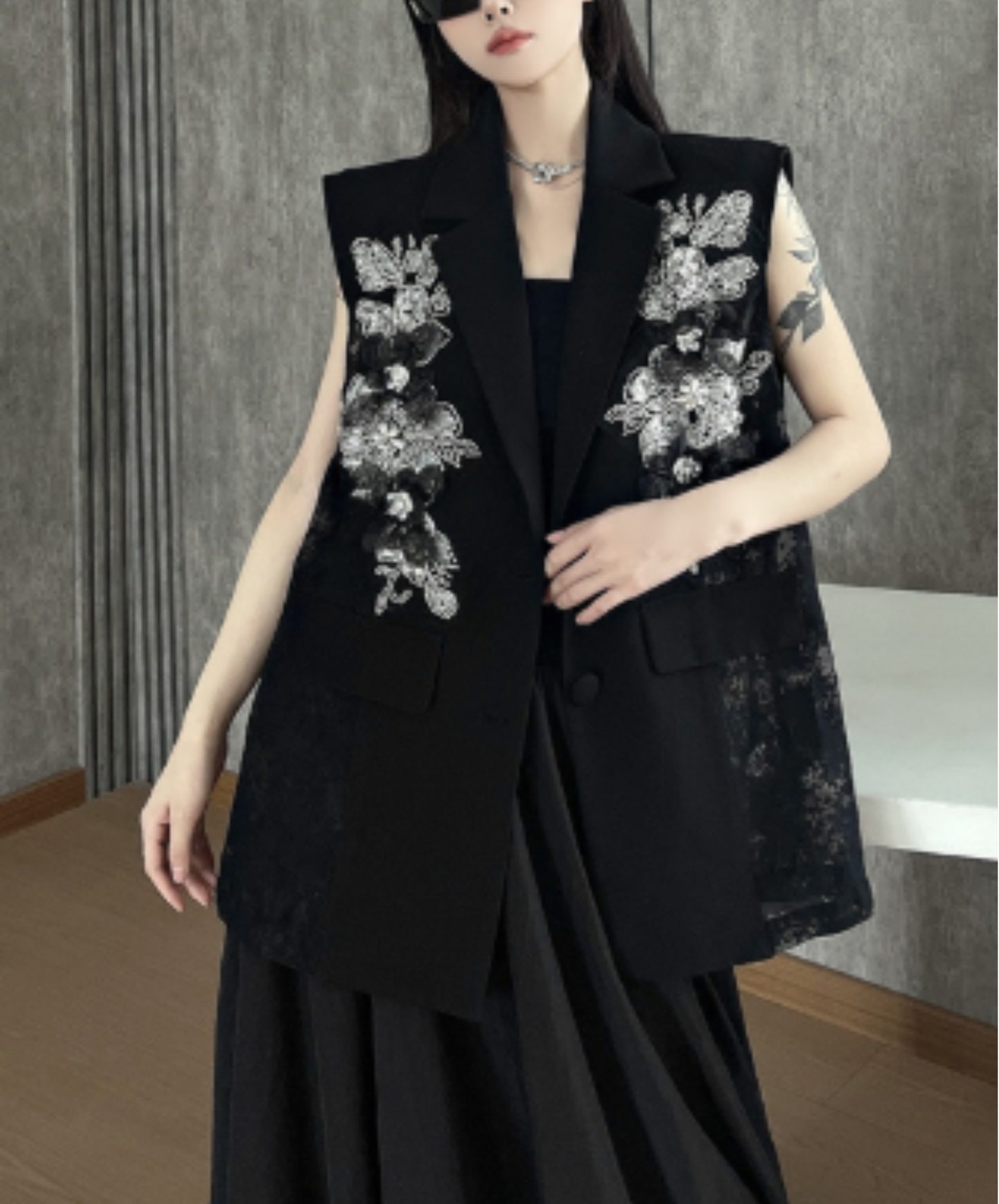 embroidered lightweight lace vest EN2914
