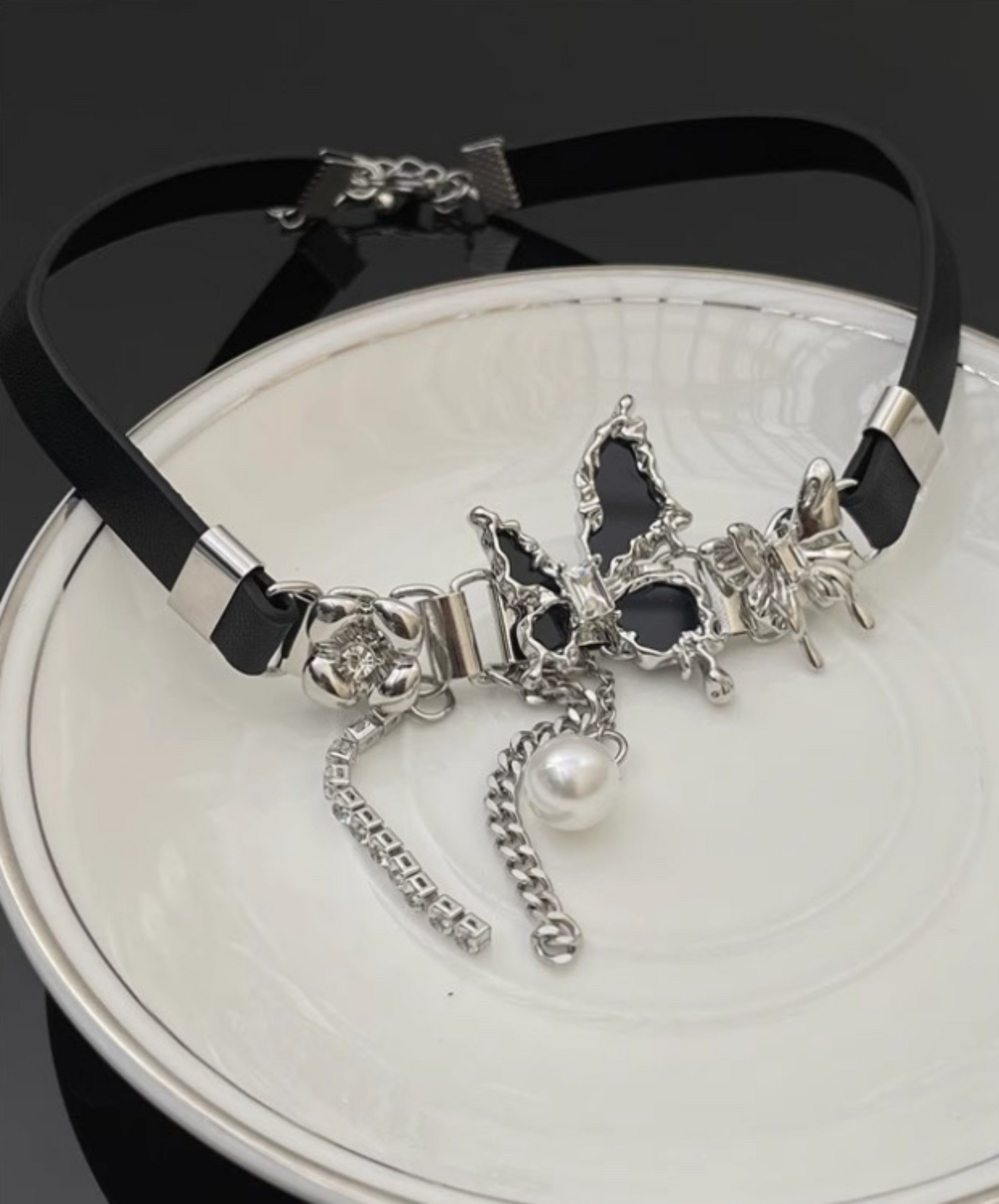 dark butterfly choker EN1791