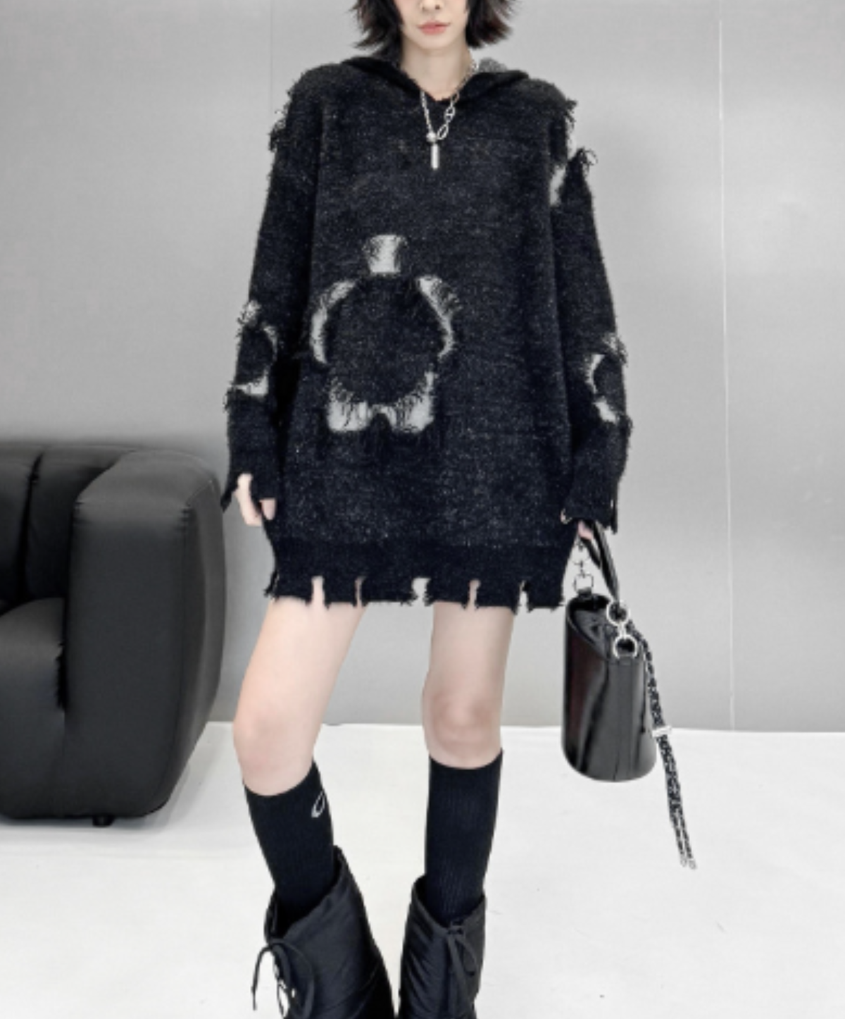 circle graphic with distressed finish sweater EN3203
