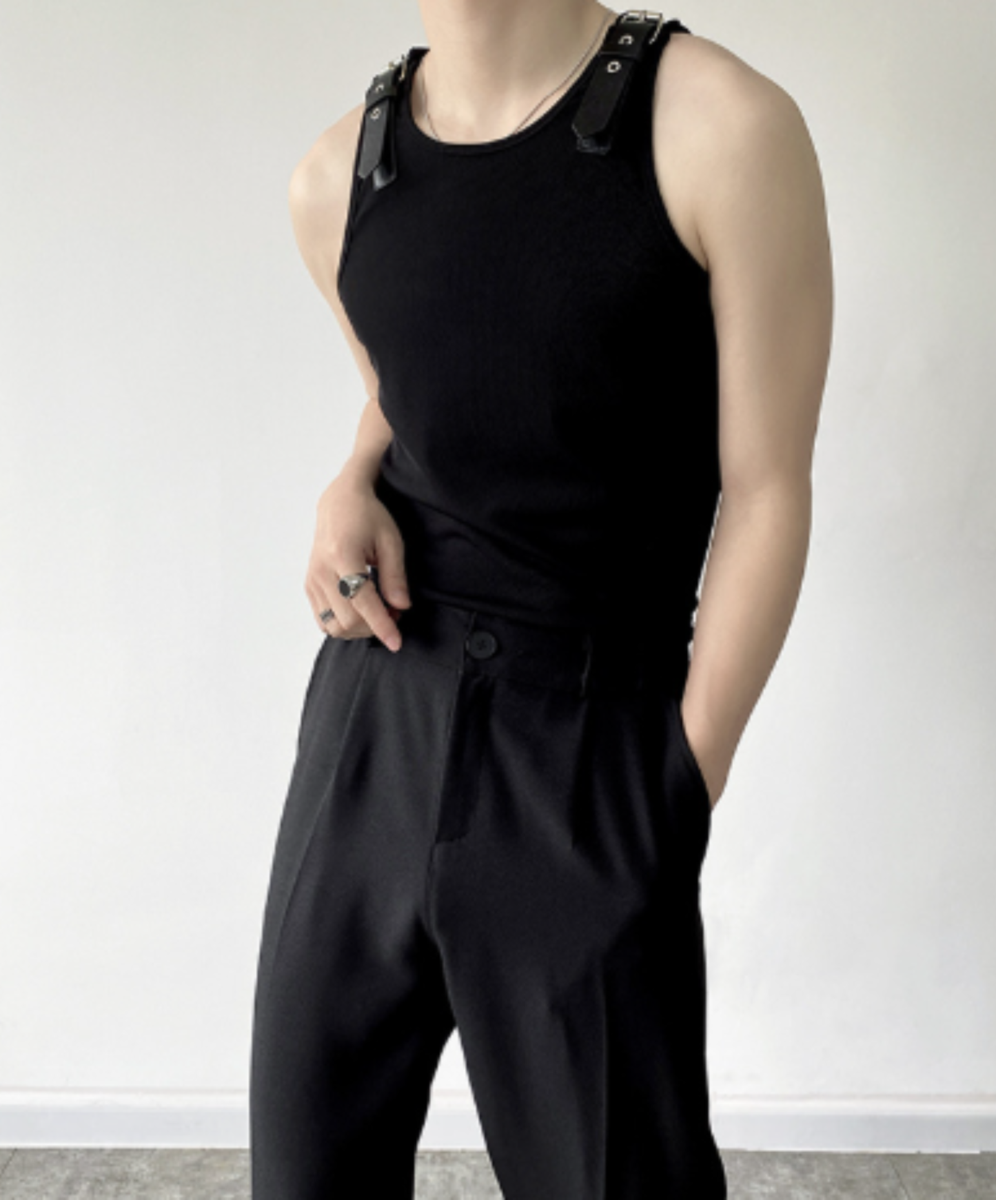 shoulder buckle strap tank top EN2900