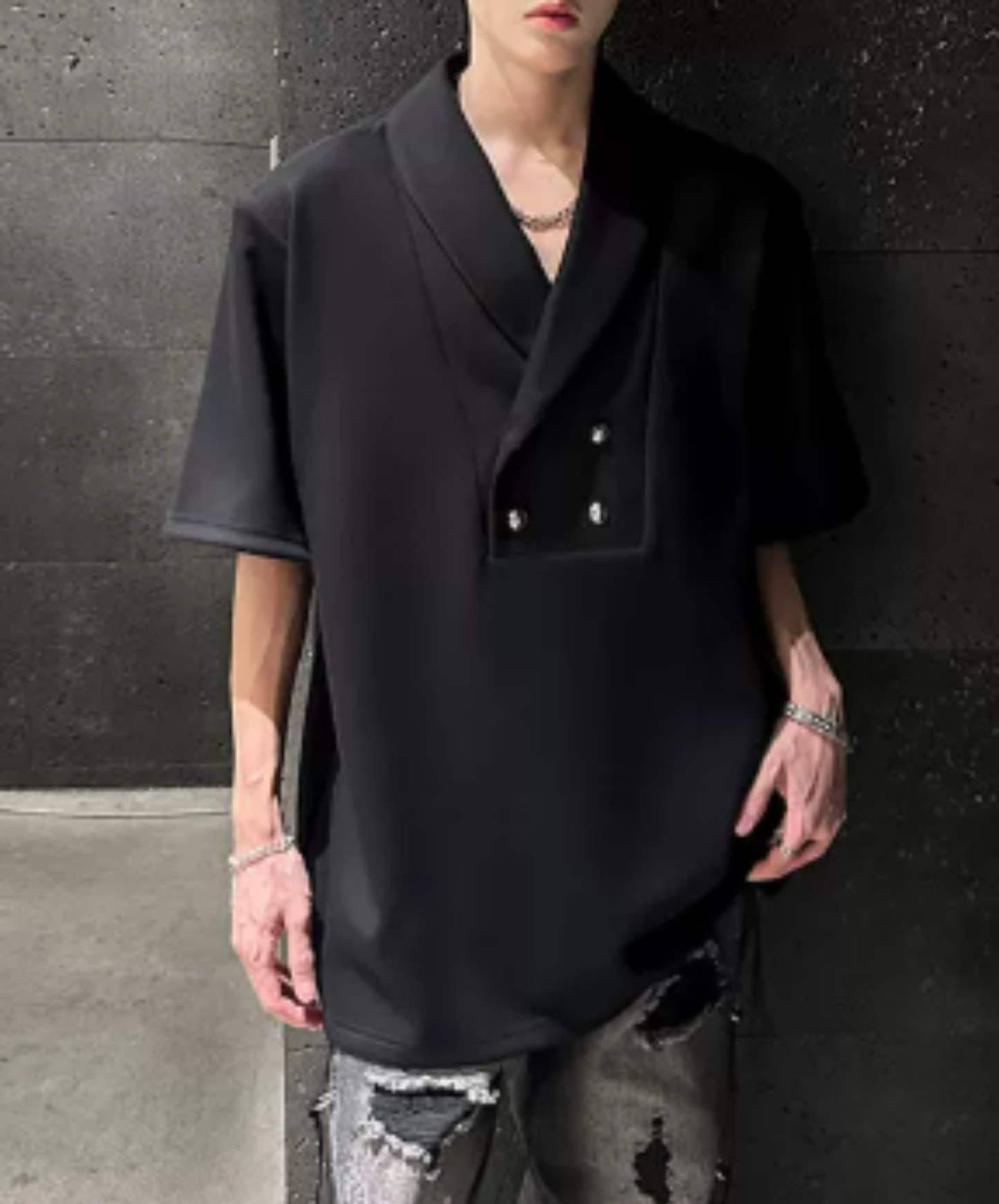 v-neck with stud embellishment t-shirt EN3033