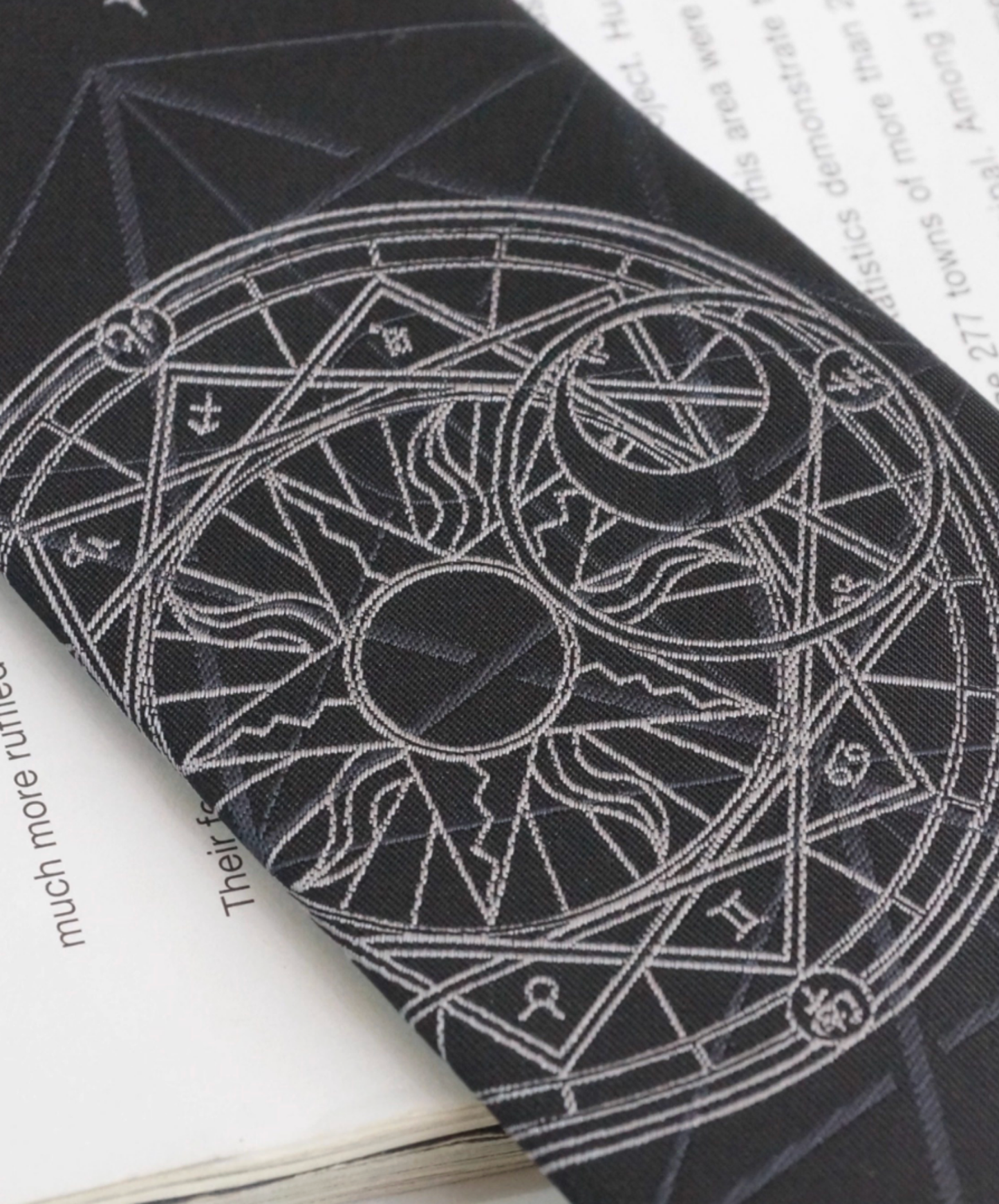 magic circle embroidery necktie EN2674