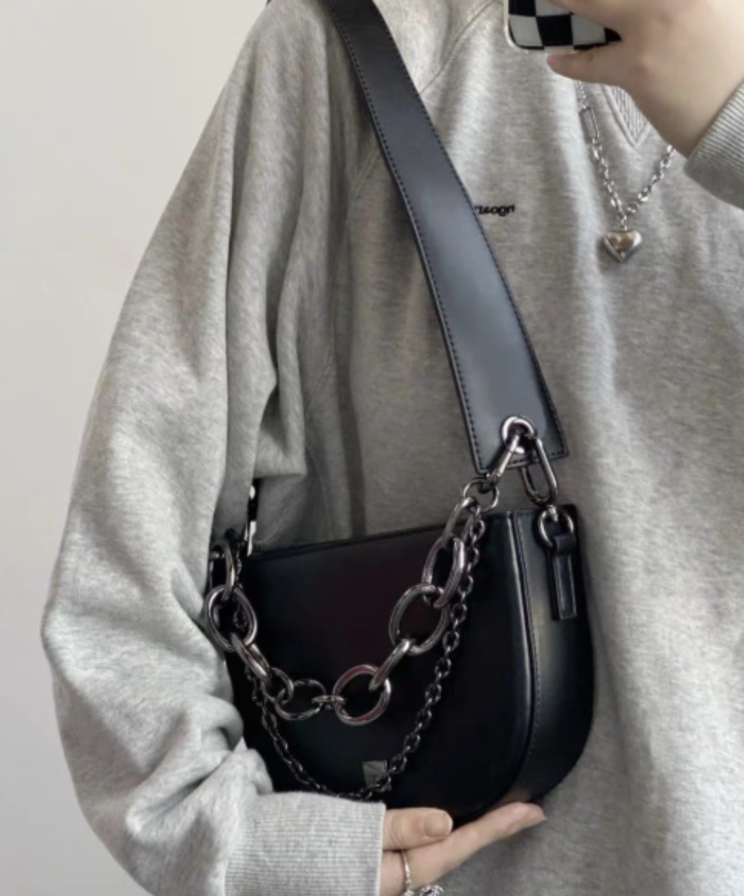 thick semicircular chain bag EN2950