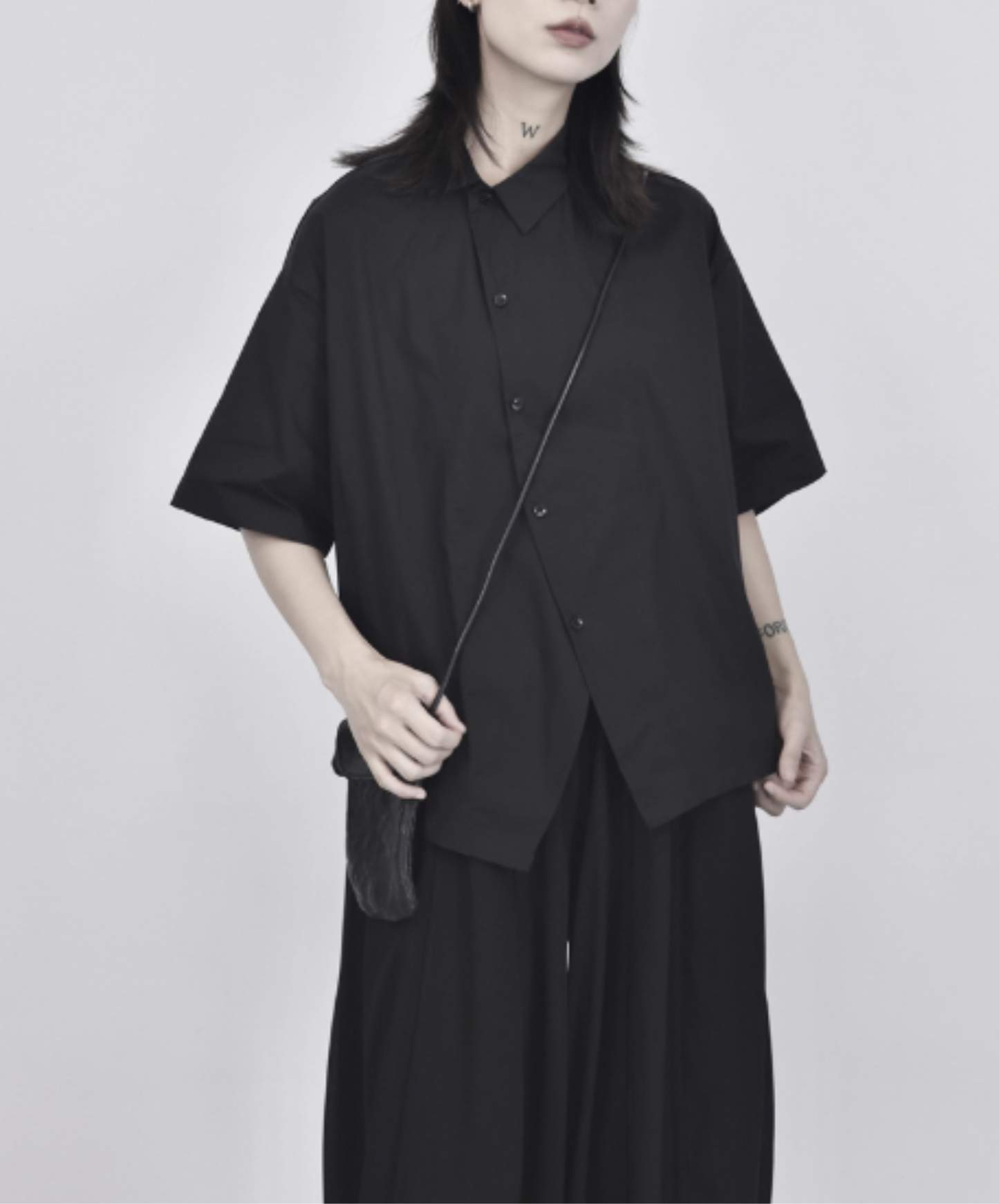 diagonal placket design, mid-length shirt EN2970
