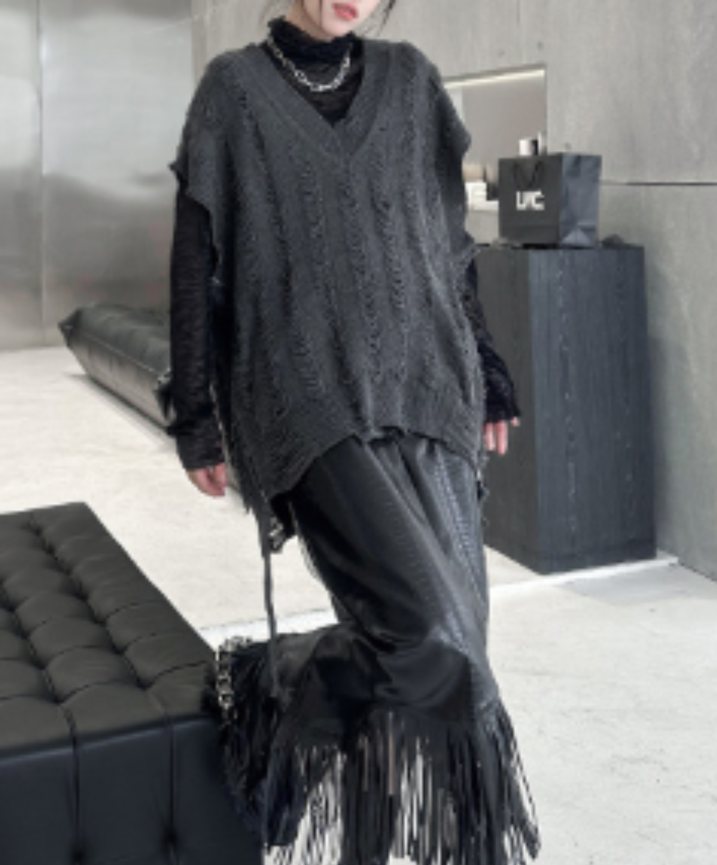 distressed v-neck sweater EN3122