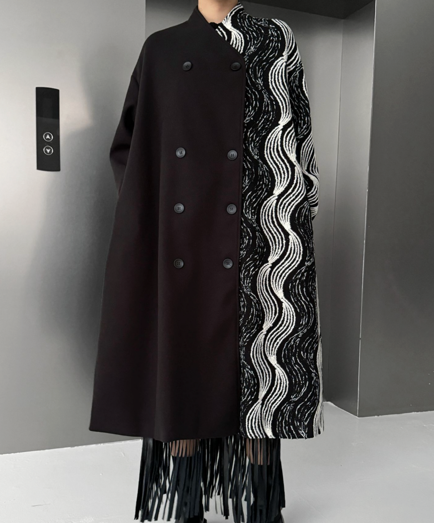 monotone wave design coat EN2574