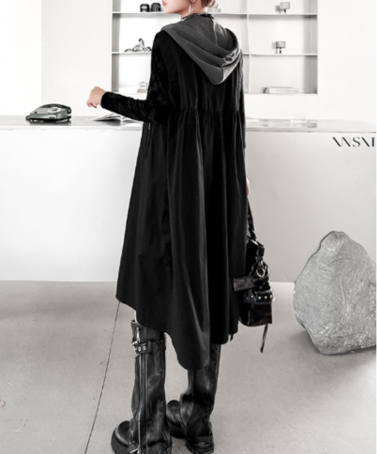 hooded design with layered-look paneling vest  EN3178