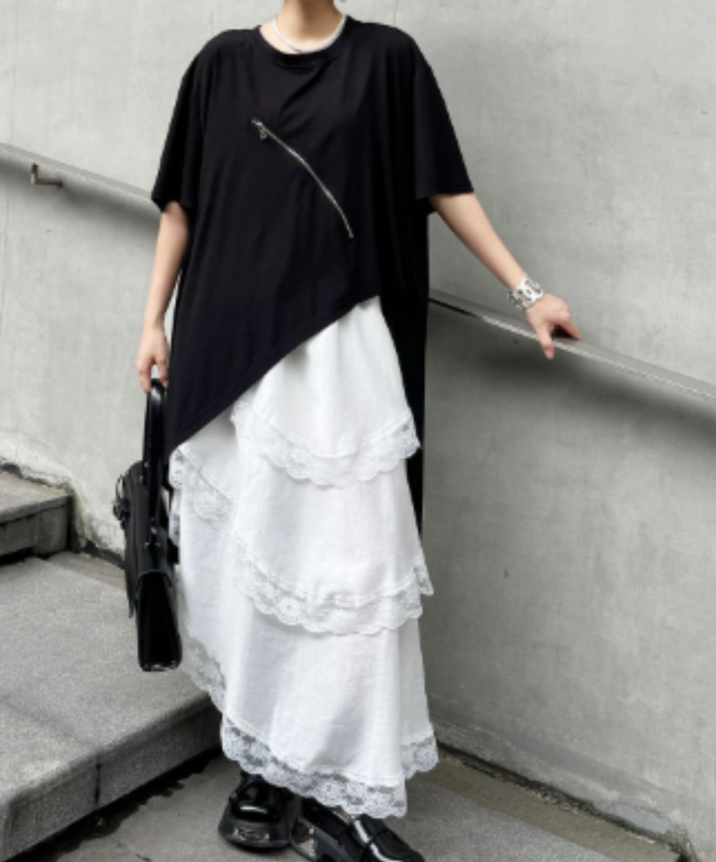 Irregular design mid-length t-shirt EN2987