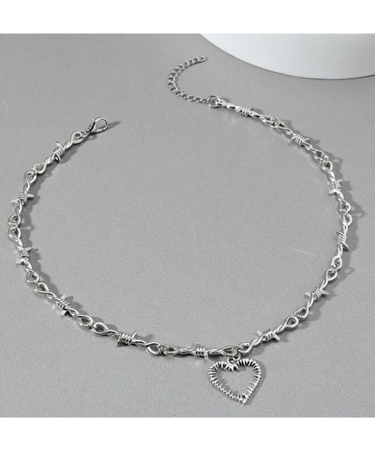 dark thorn x heart necklace EN2279