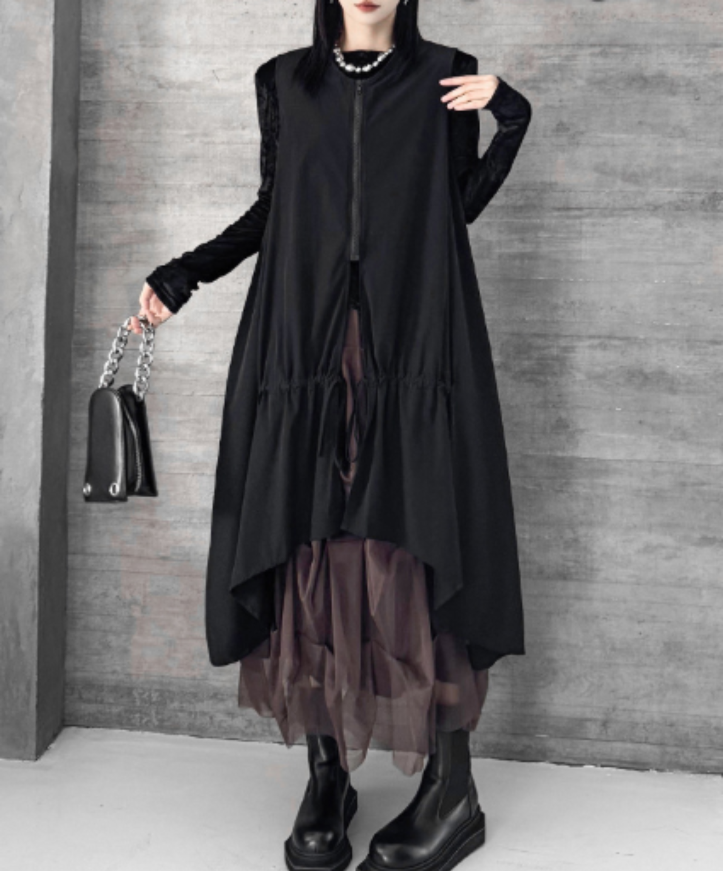asymmetrical design, relaxed fit vest EN2969
