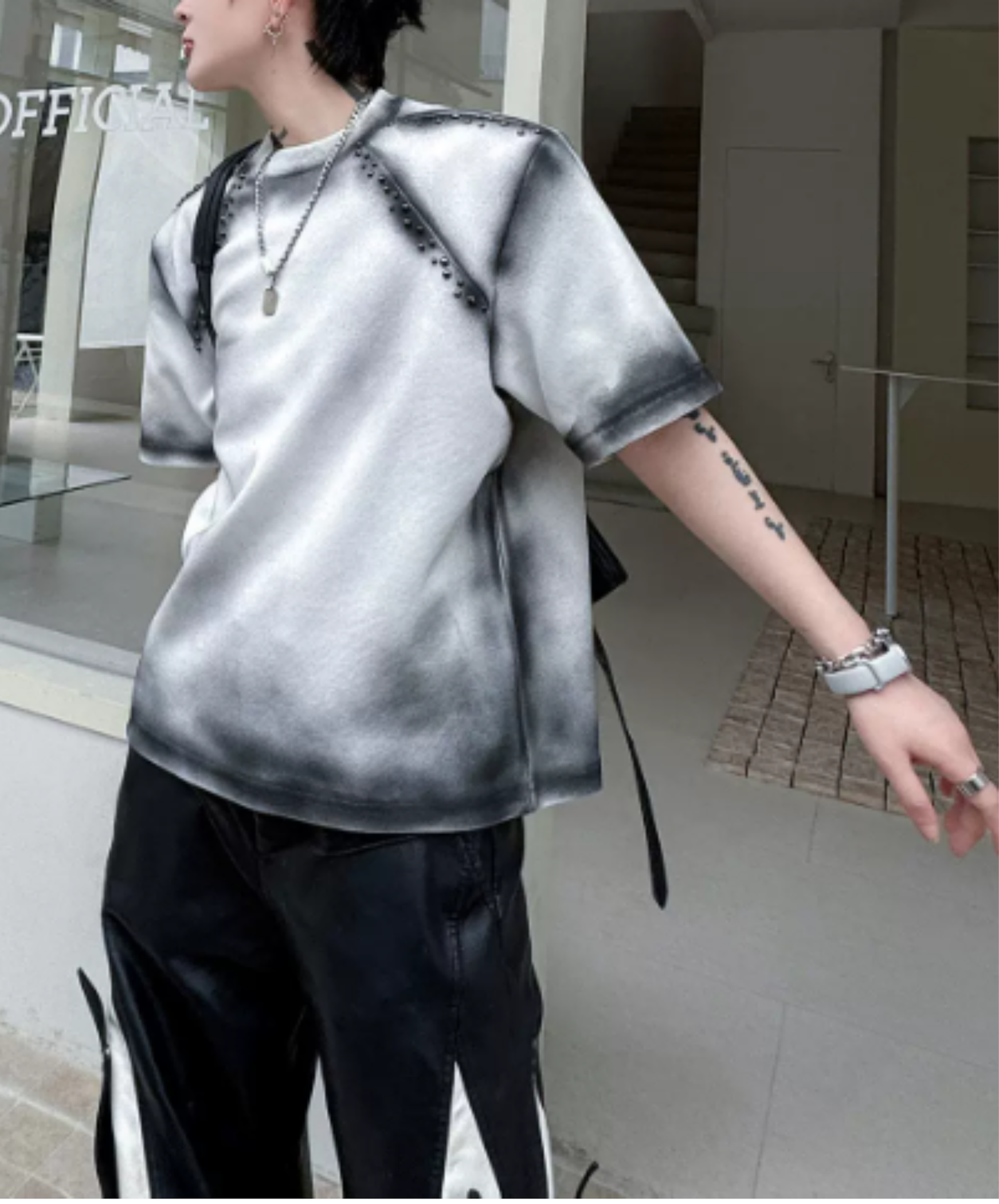 gradient with rivet decoration t-shirt EN2874