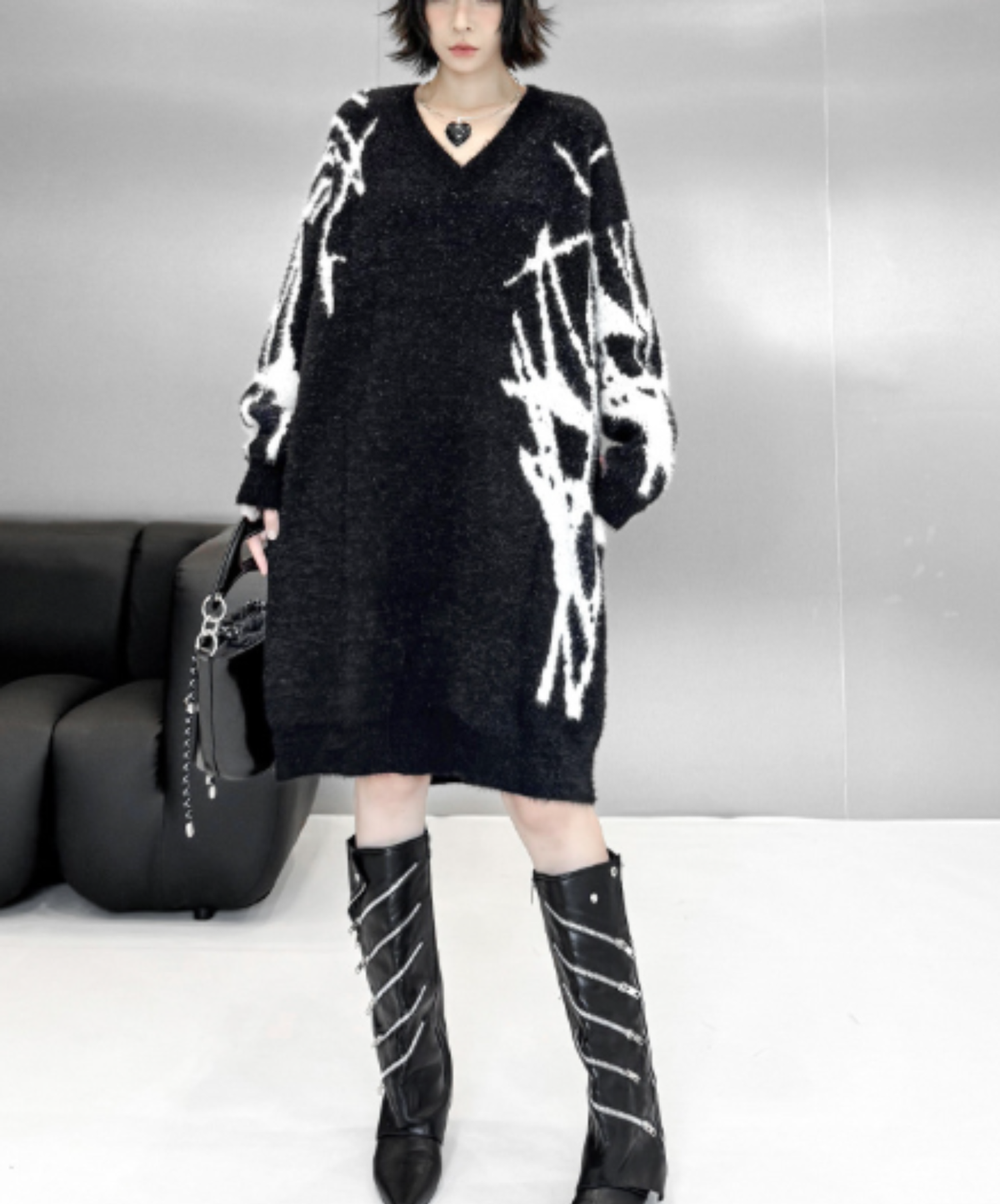 v-neck with a painted graphic sweater EN3202