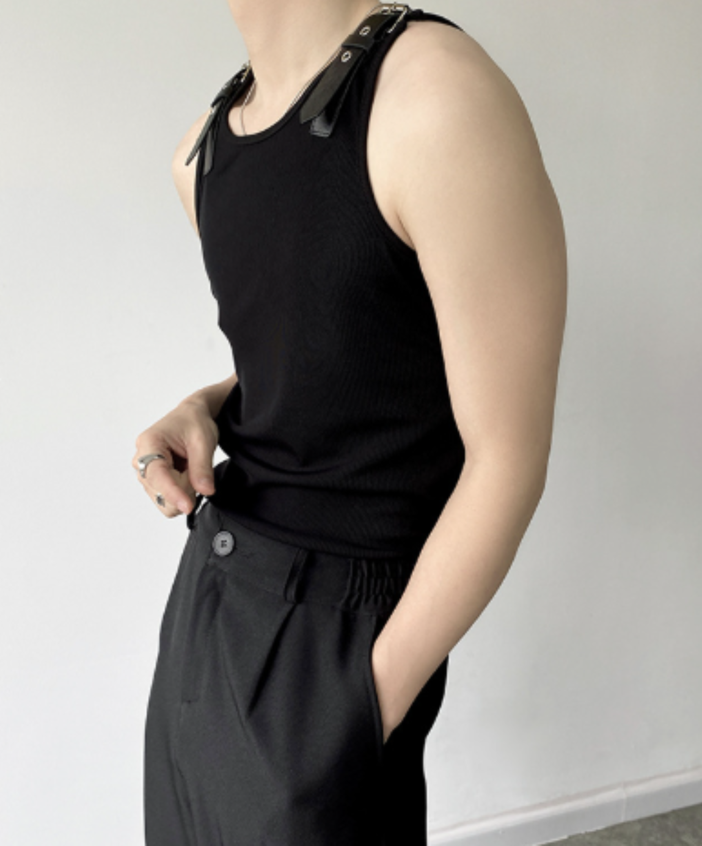 shoulder buckle strap tank top EN2900