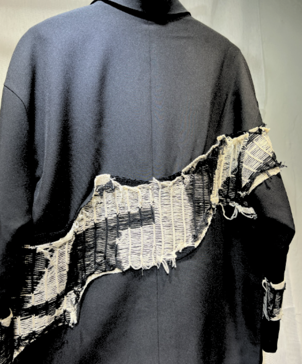 distressed-style mesh paneling jacket EN3229