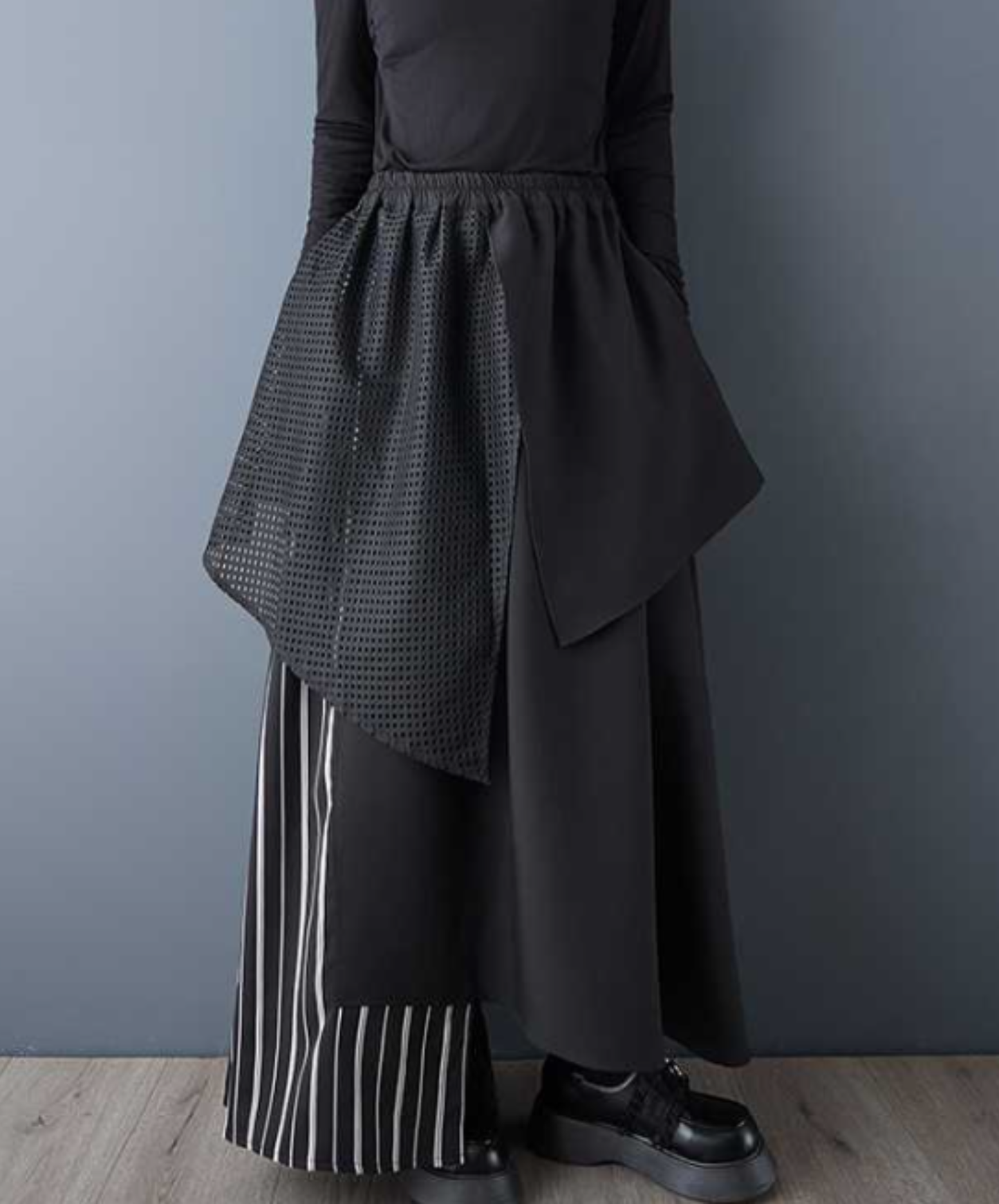 eyelet lace and stripe asymmetrical design skirt EN2756