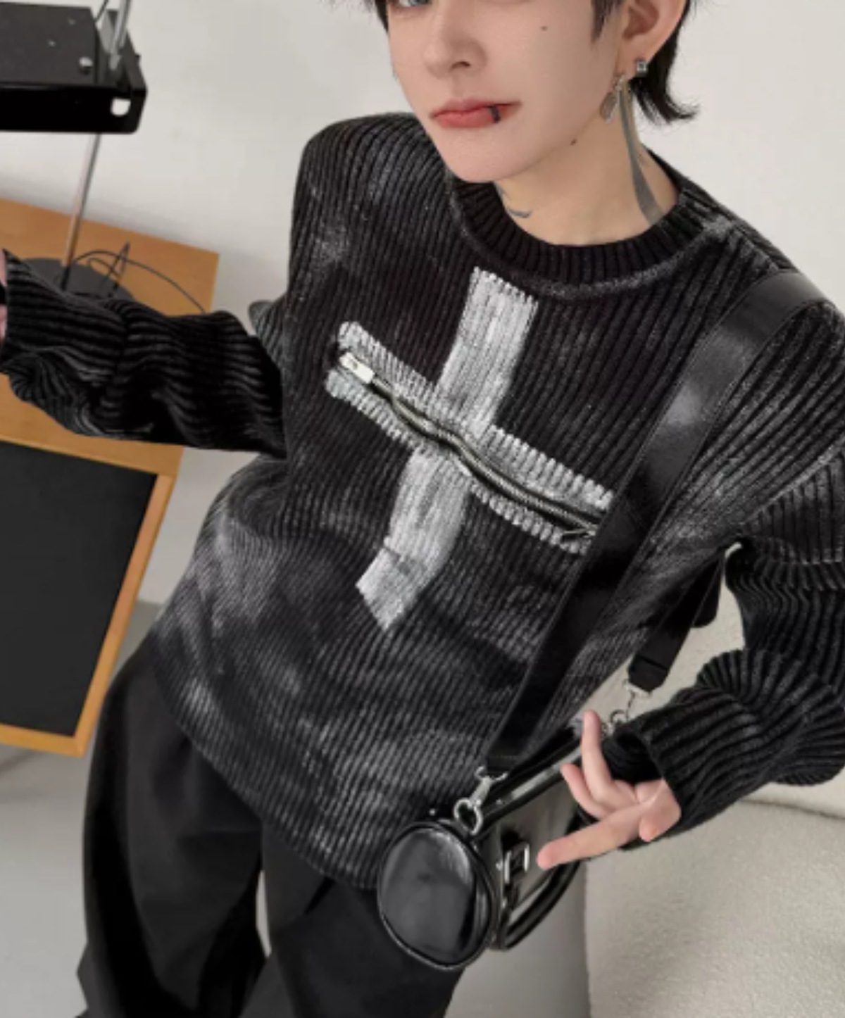 front-motif zip design sweater EN3242