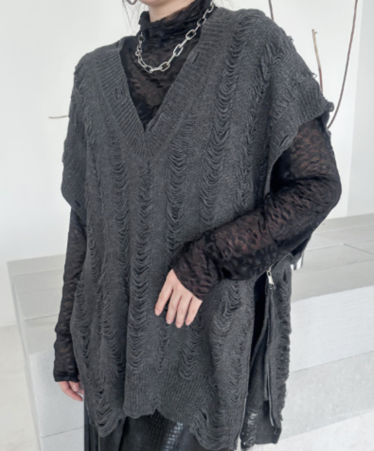 distressed v-neck sweater EN3122