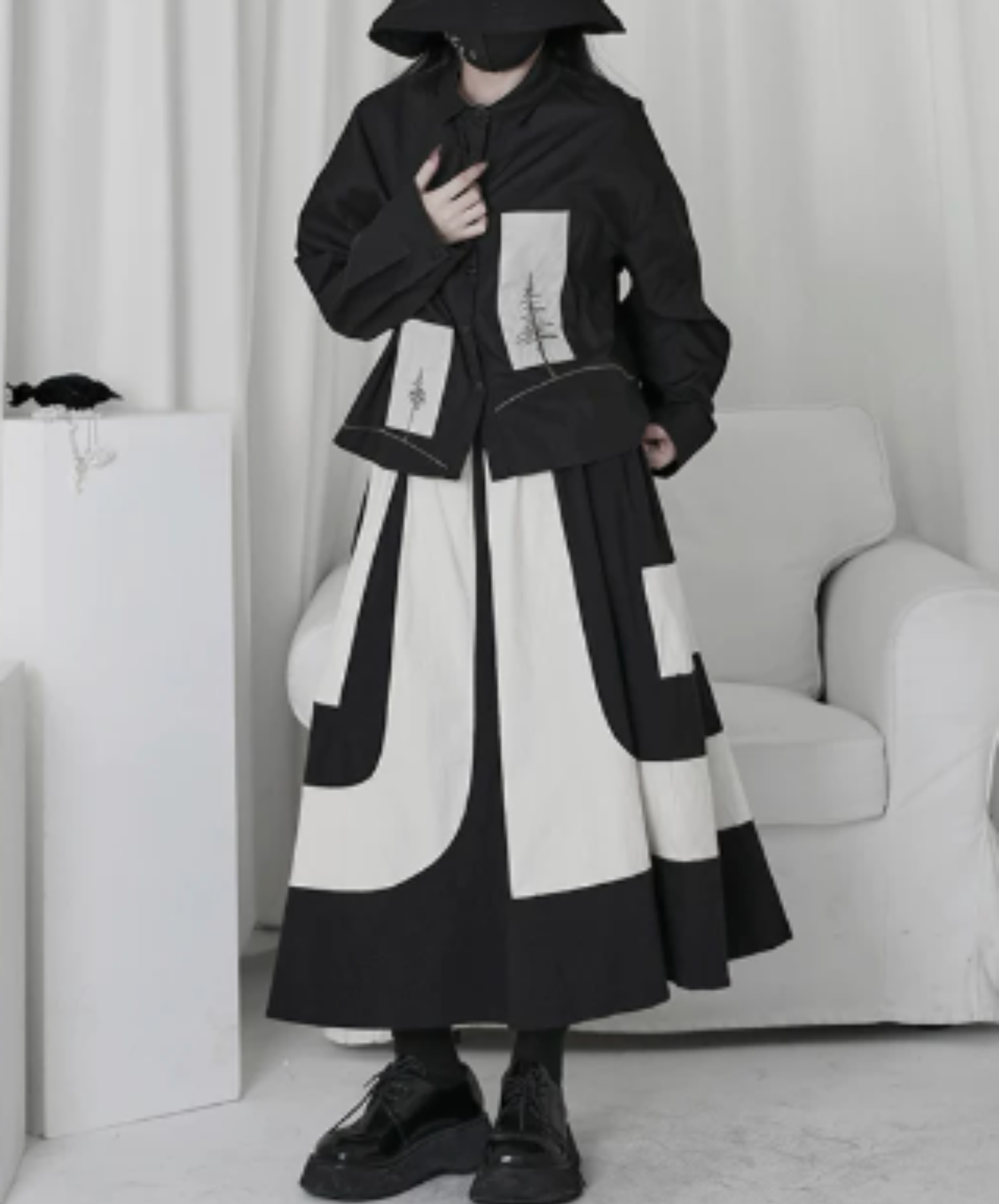 high-contrast irregular patchwork design skirt EN3087