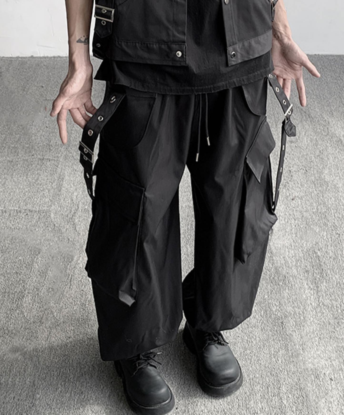 multi-pocket wide leg cargo pants EN2024