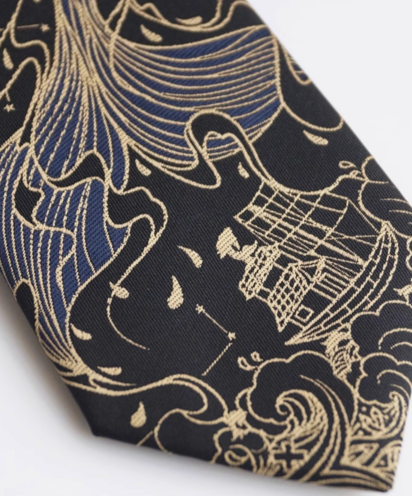 fantastic goldfish necktie EN2675