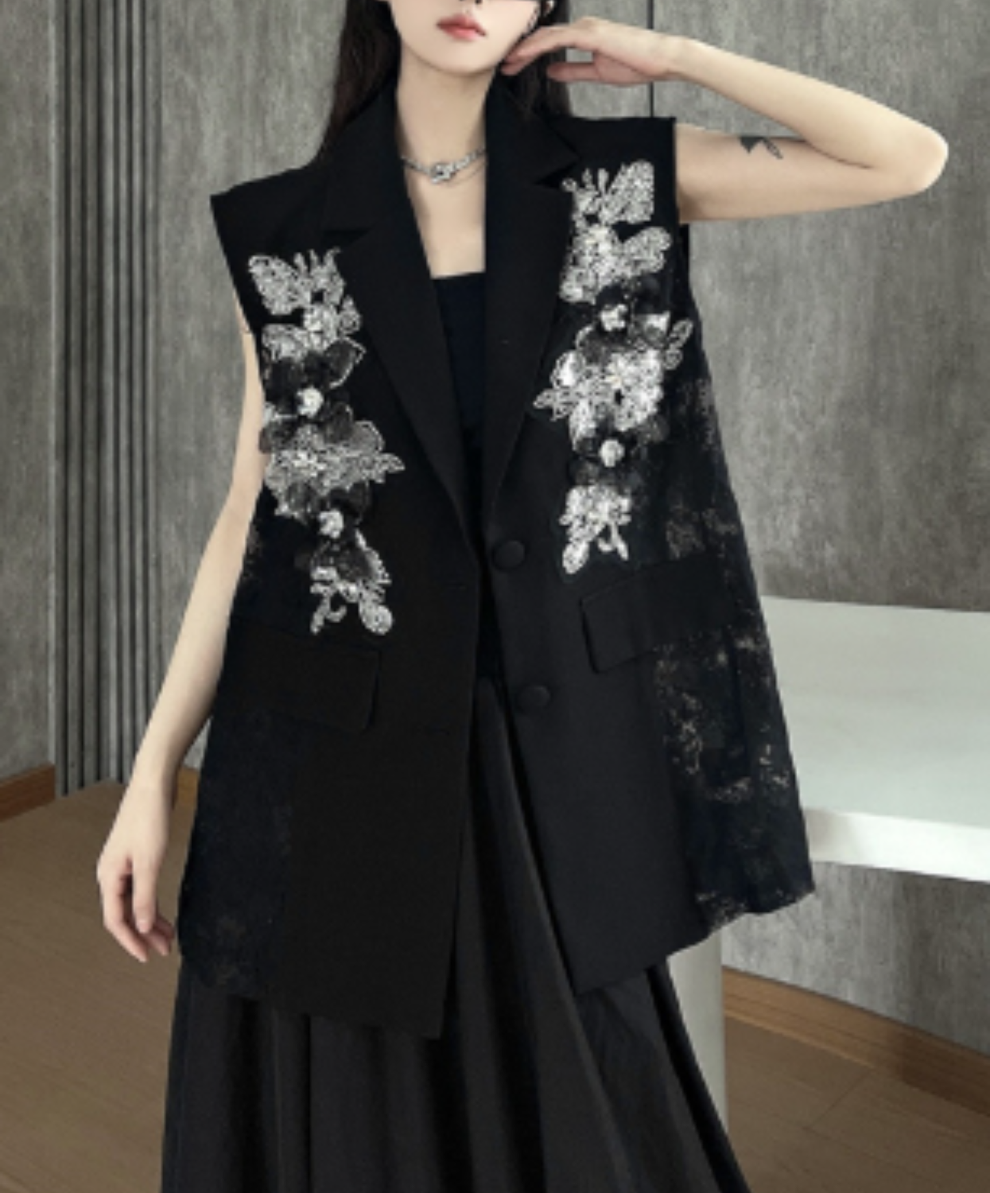 embroidered lightweight lace vest EN2914