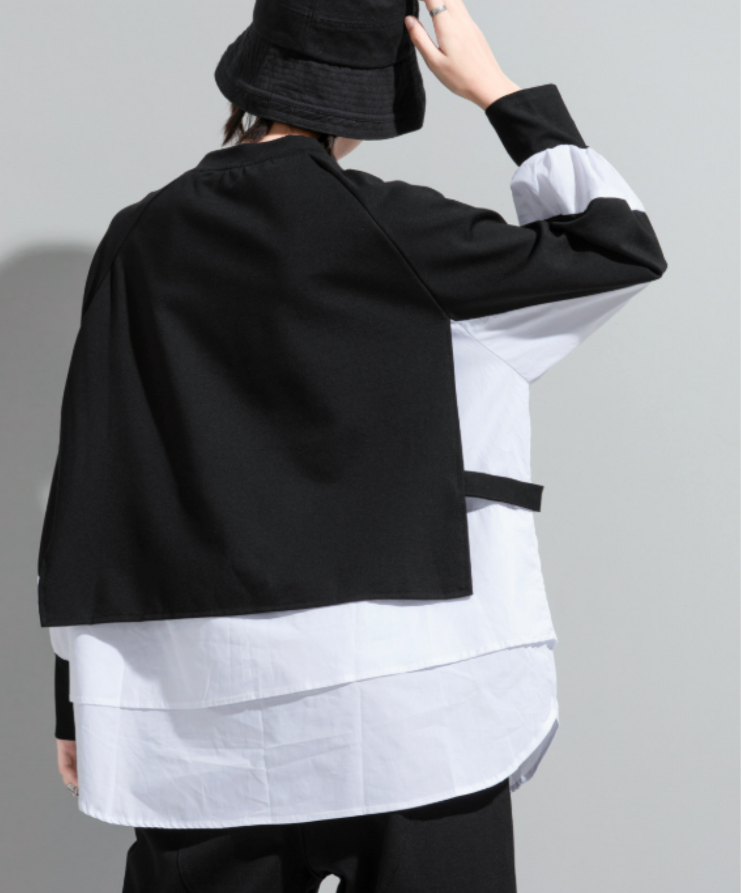 dark layered-look round collar sweatshirt EN2785