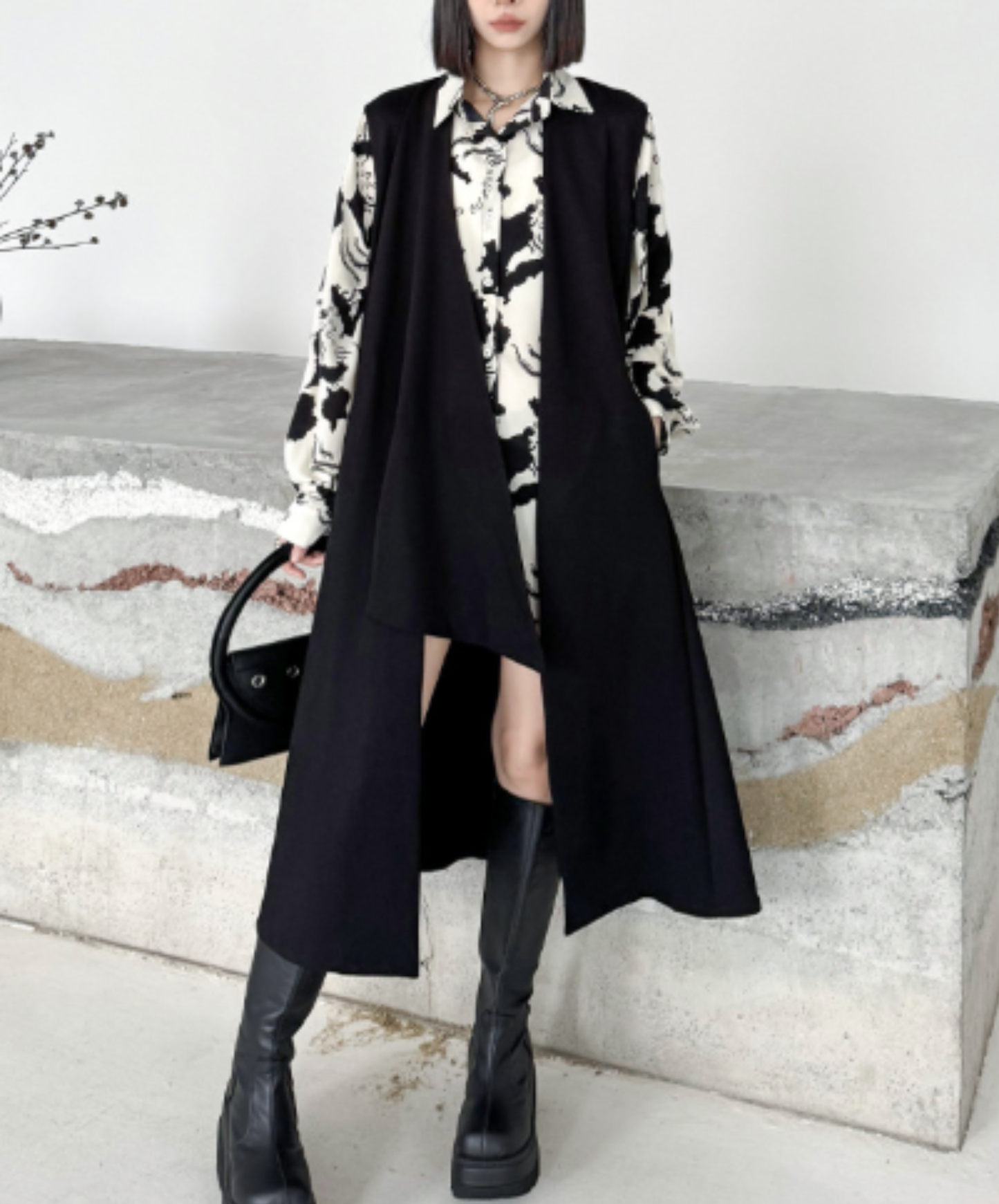 asymmetrical long-length vest  EN3111