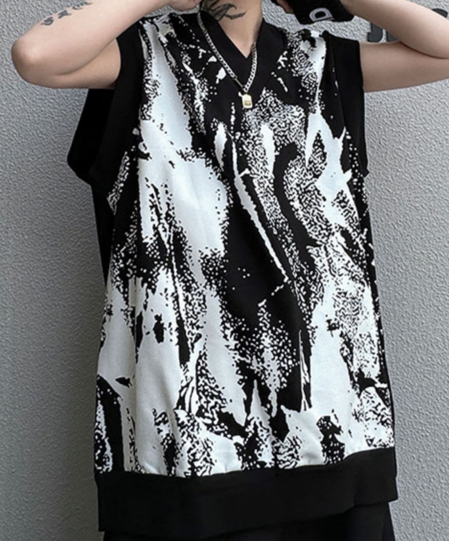 geometric print v-neck sleeveless shirt EN1808