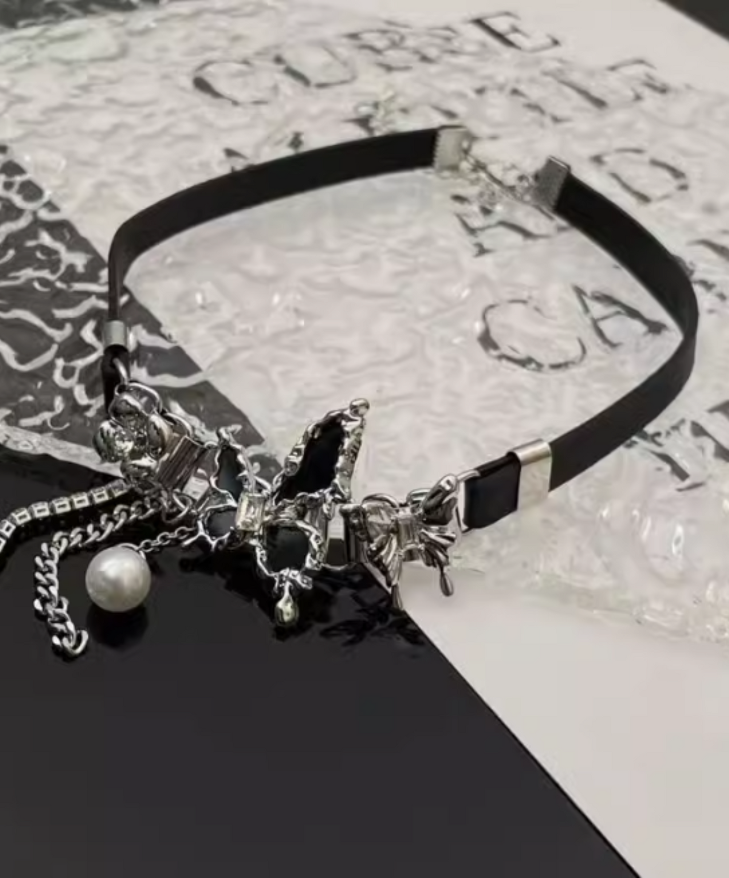 dark butterfly choker EN1791